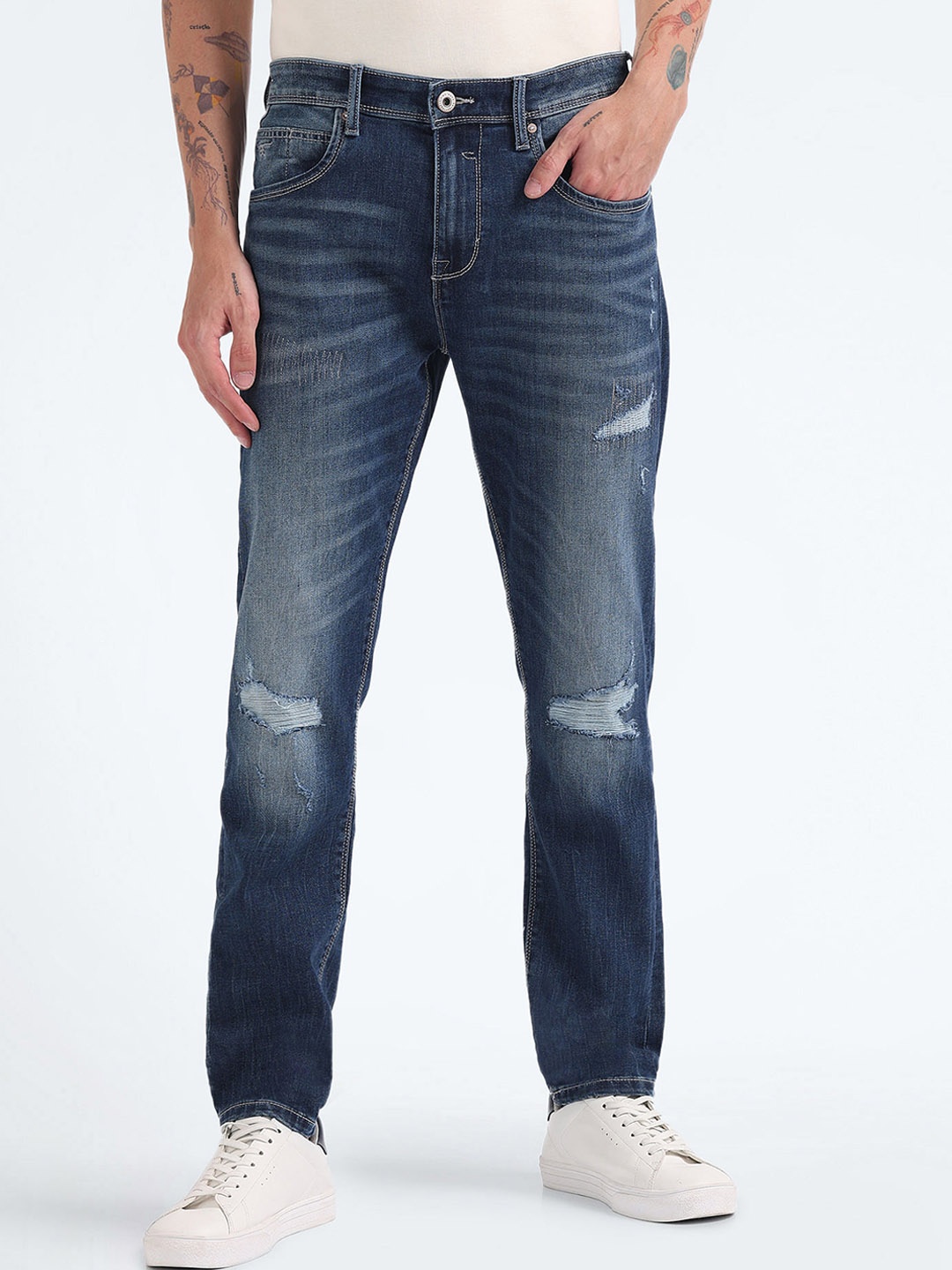 

Flying Machine Men Tapered Fit Mildly Distressed Light Fade Stretchable Jeans, Blue