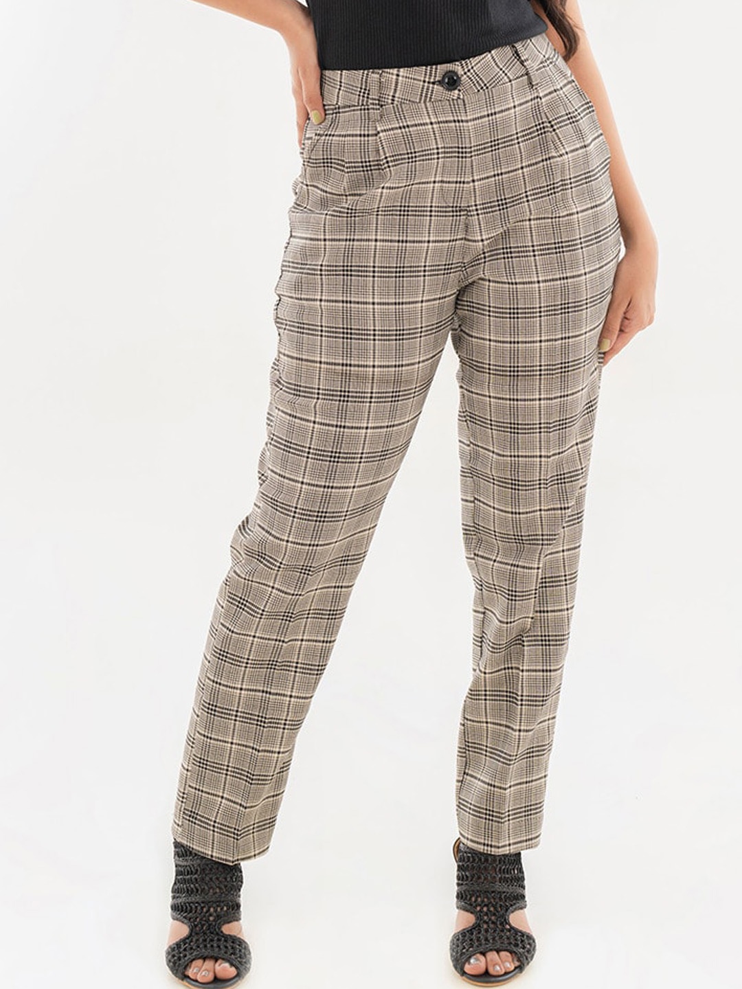 

Halff Grey Women Relaxed Straight Leg Checked Pleated Trousers, Cream