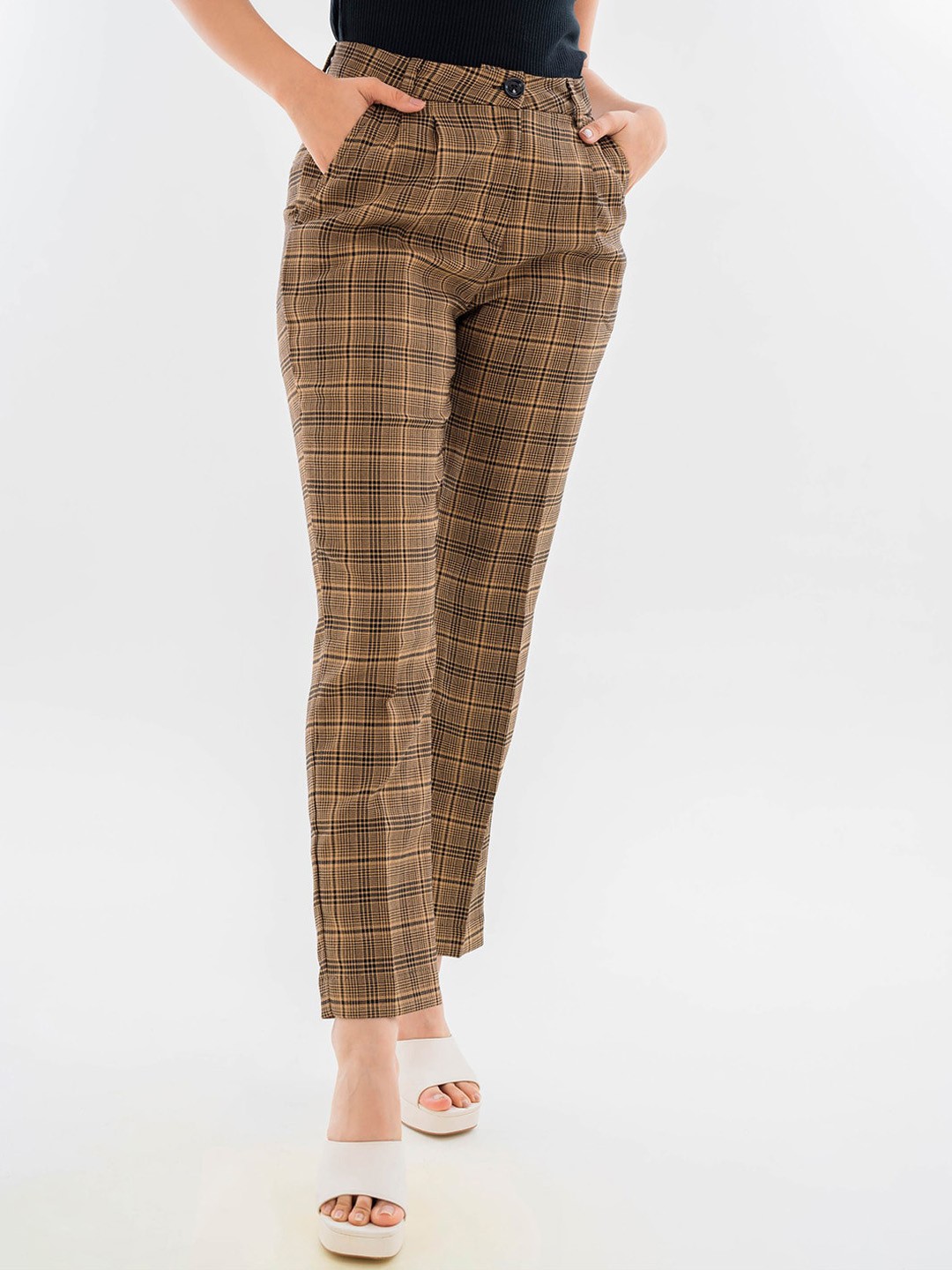 

Halff Grey Women Relaxed Straight Leg Checked Pleated Trousers, Beige