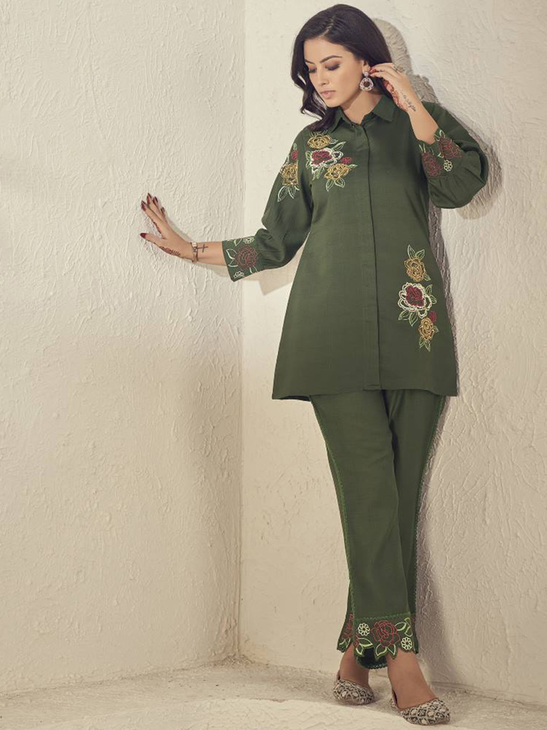 

Varanga Green Embroidered Shirt Collar Tunic With Trouser
