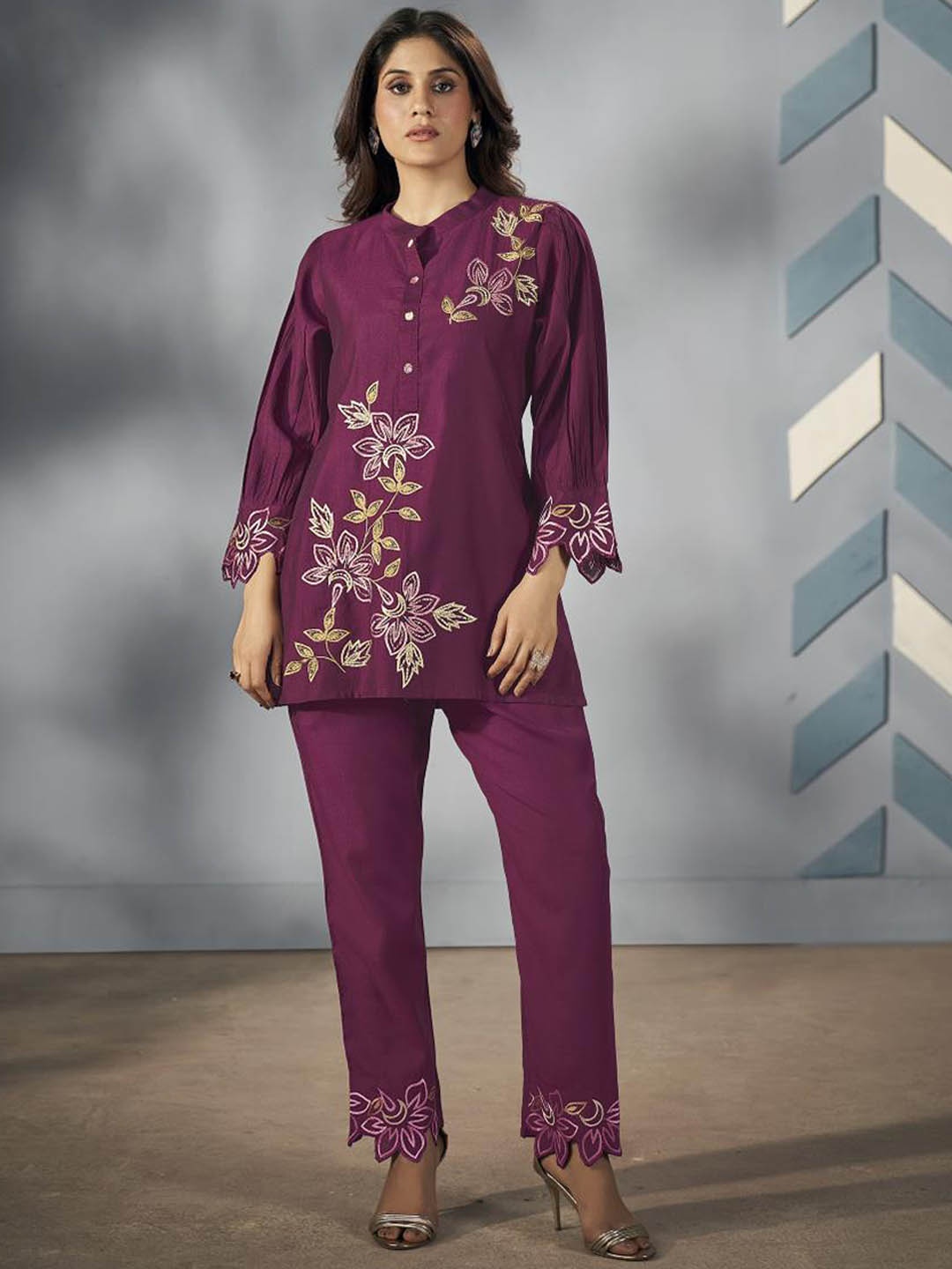 

Varanga Purple Floral Embroidered Mandarin Collar Tunic With Trouser