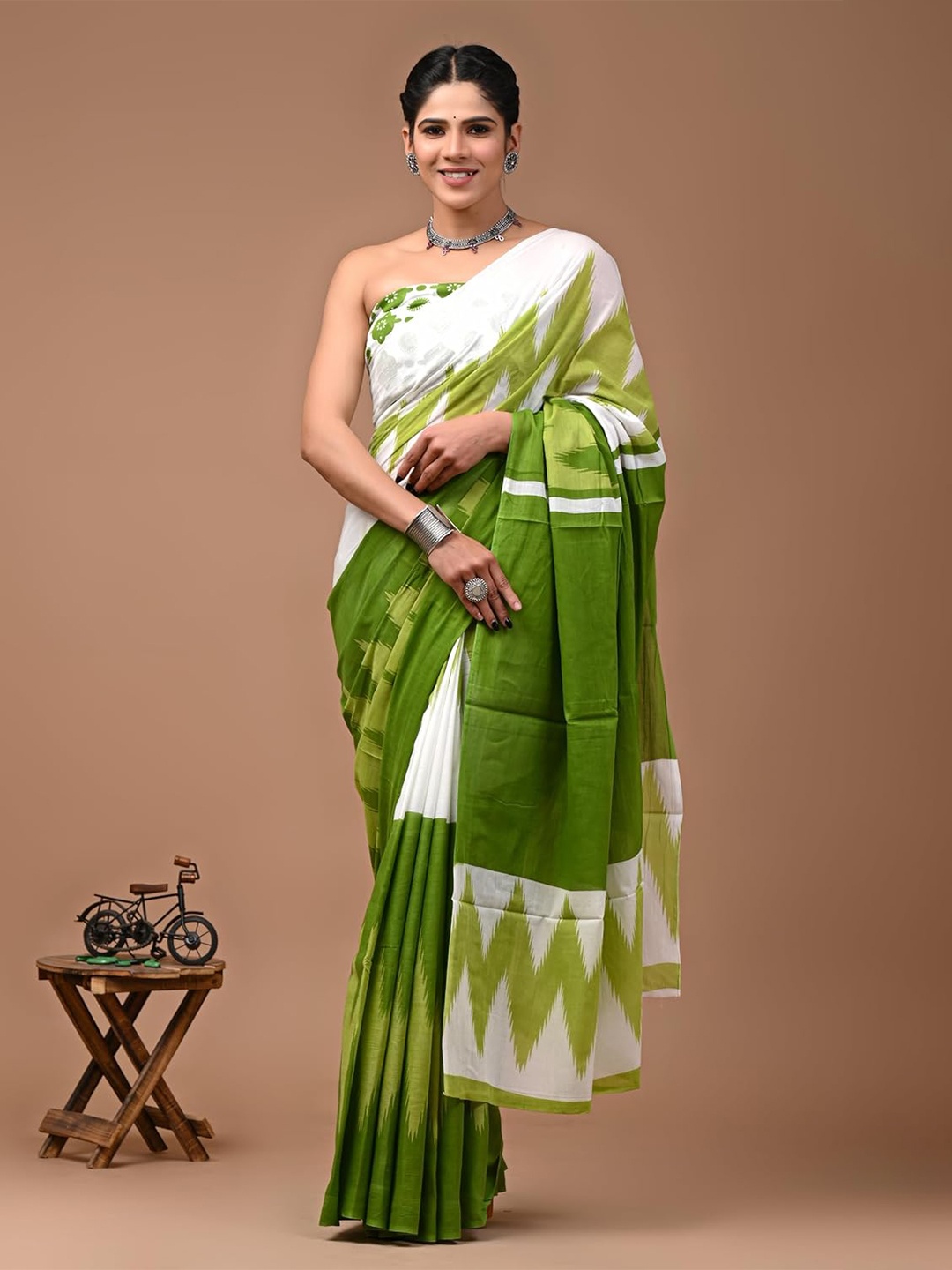 

NIKHILAM Pure Cotton Bagru Saree, Green