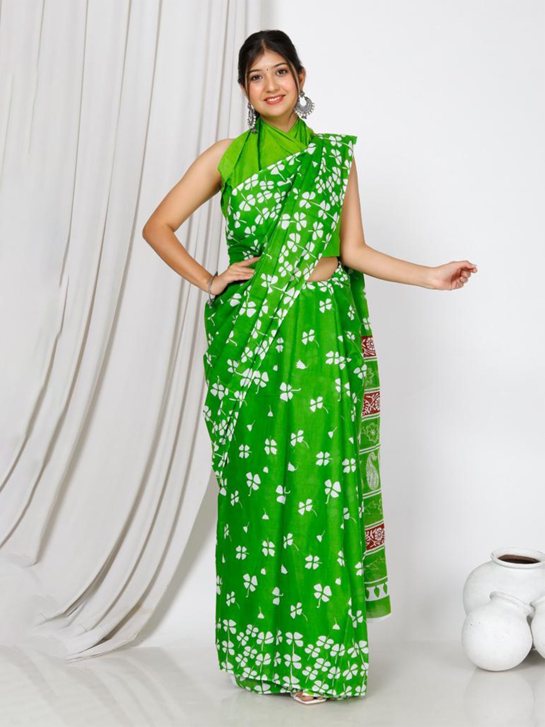 

NIKHILAM Floral Pure Cotton Saree, Green