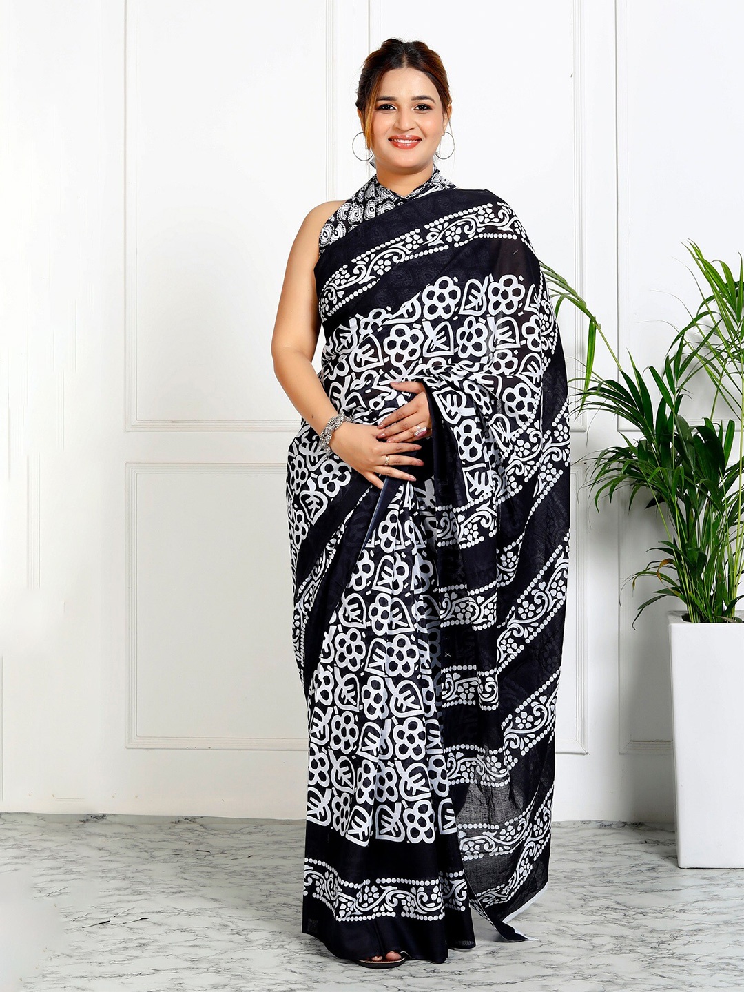 

NIKHILAM Ethnic Motifs Pure Cotton Block Print Saree, Black