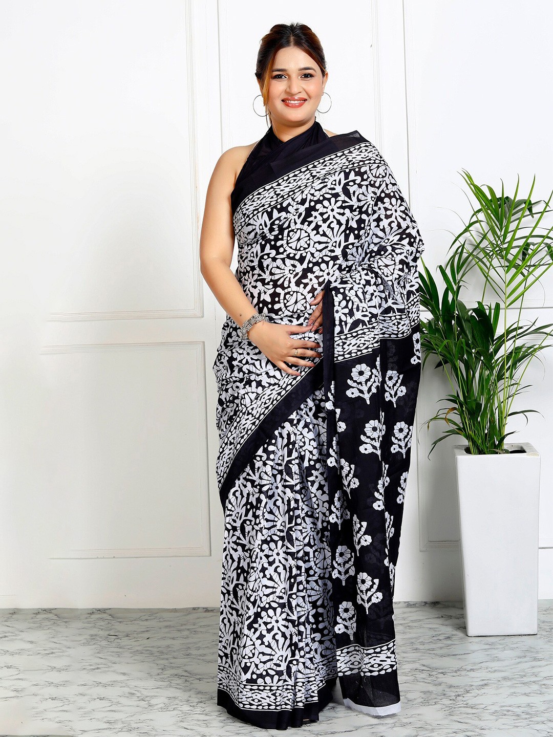 

NIKHILAM Ethnic Motifs Pure Cotton Bagru Saree, Navy blue