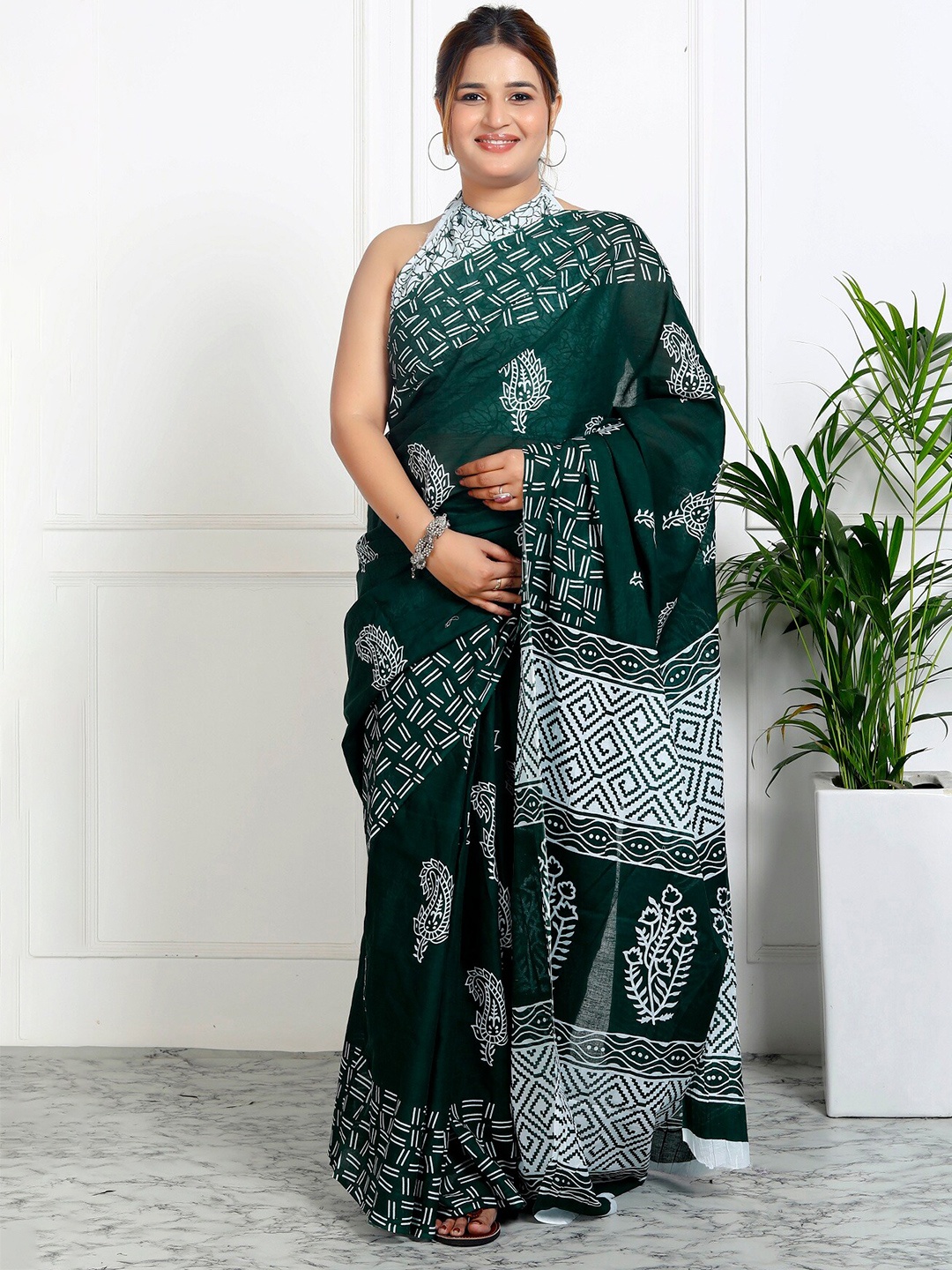 

NIKHILAM Ethnic Motifs Pure Cotton Block Print Saree, Green