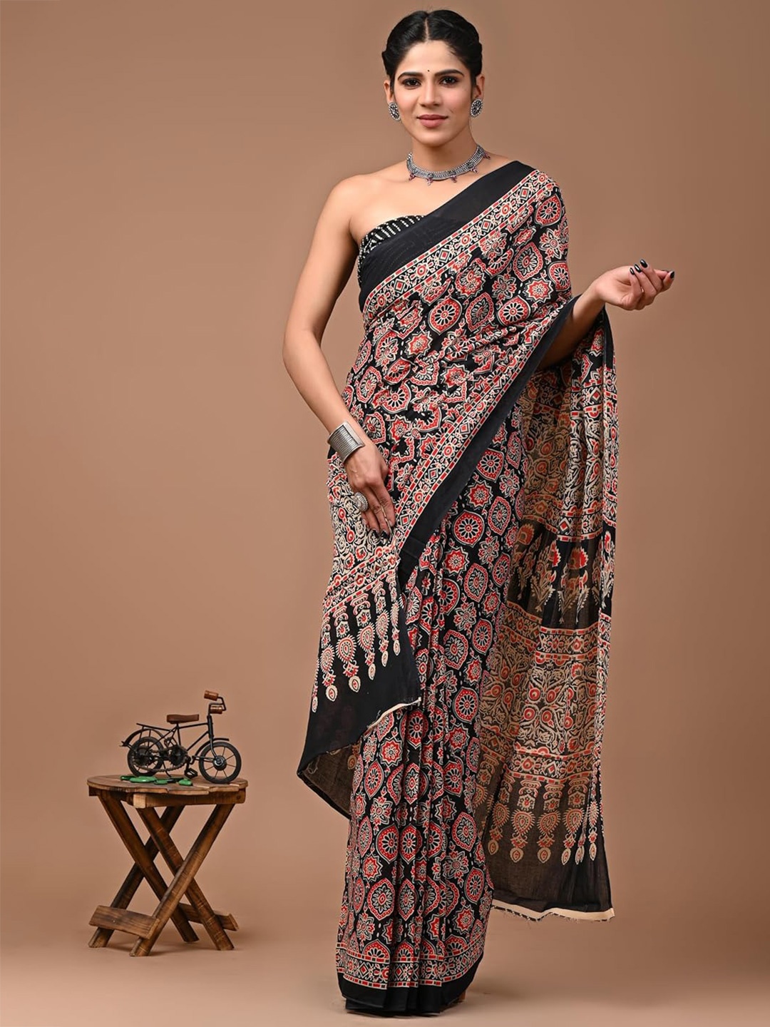 

NIKHILAM Ethnic Motifs Pure Cotton Bagru Saree, Black