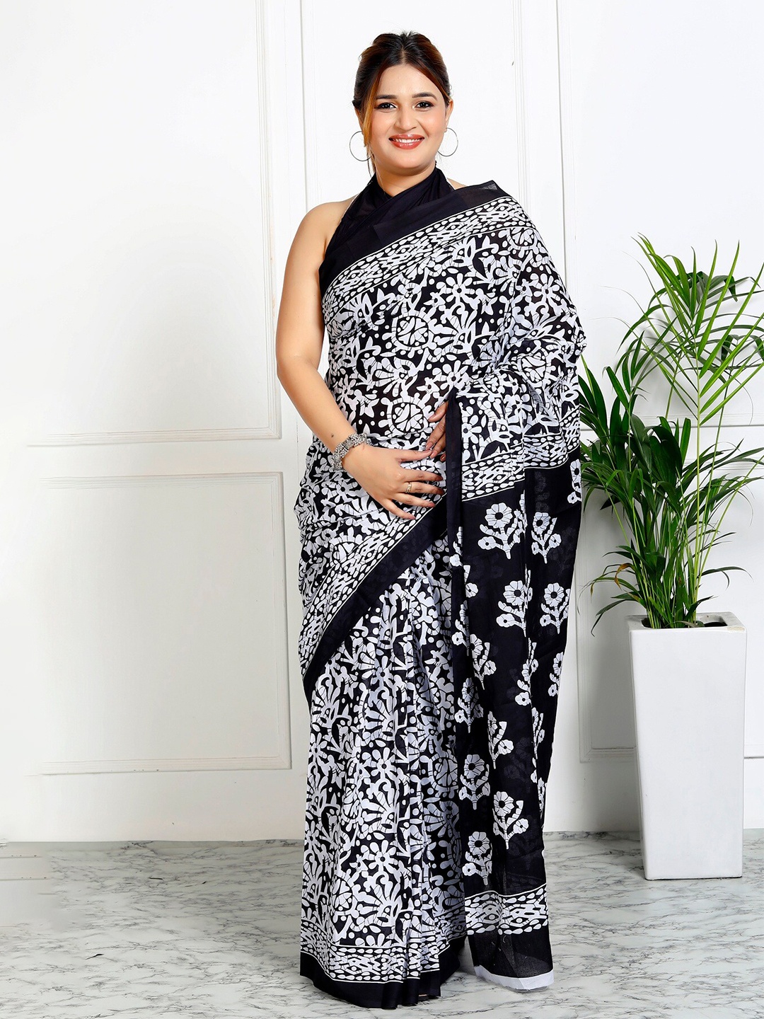 

NIKHILAM Ethnic Motifs Pure Cotton Block Print Saree, Navy blue