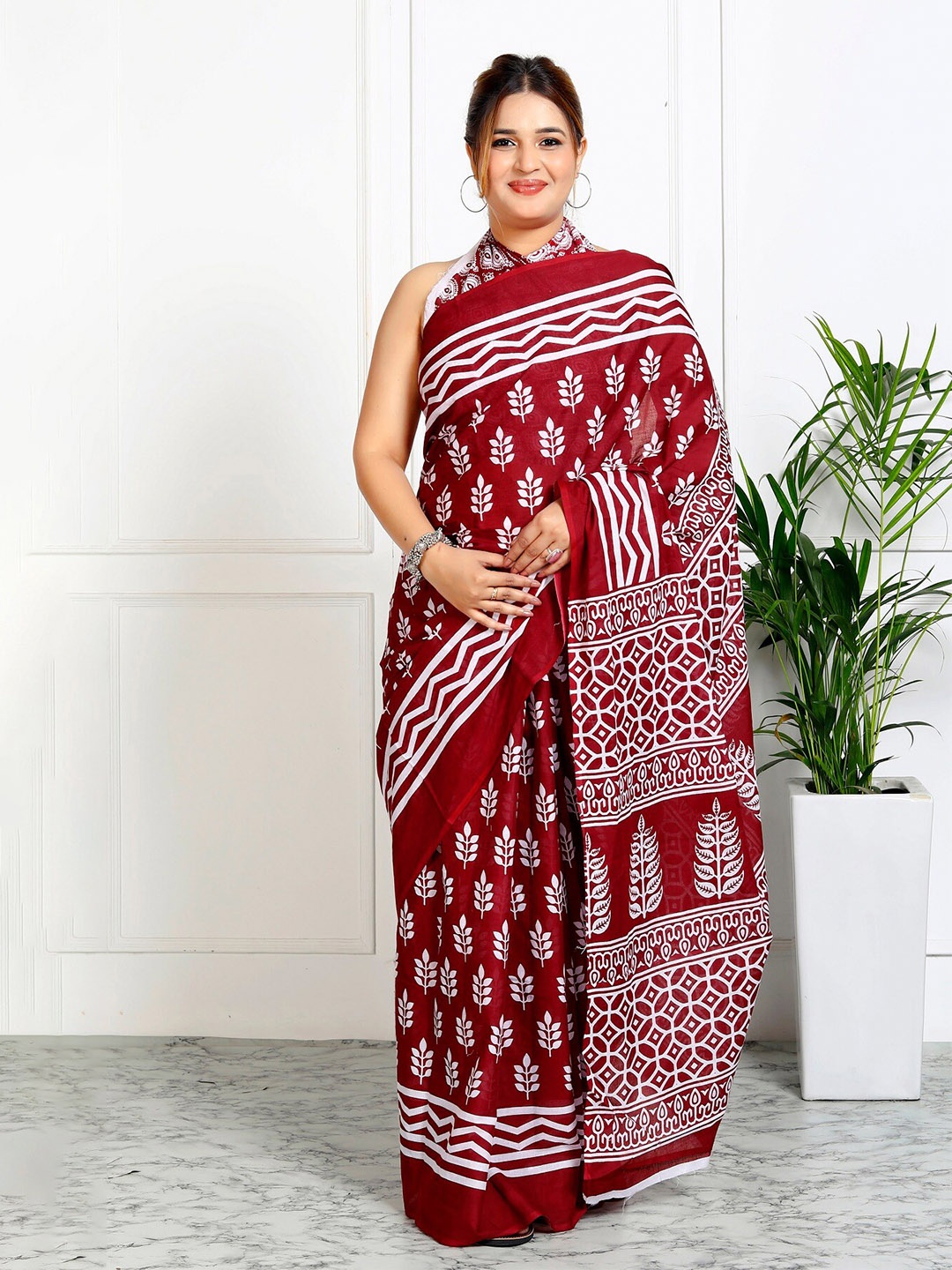 

NIKHILAM Ethnic Motifs Pure Cotton Block Print Saree, Maroon