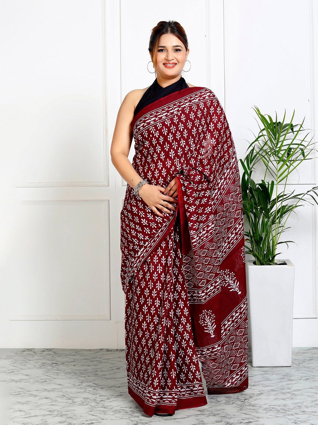 

NIKHILAM Floral Pure Cotton Block Print Saree, Maroon