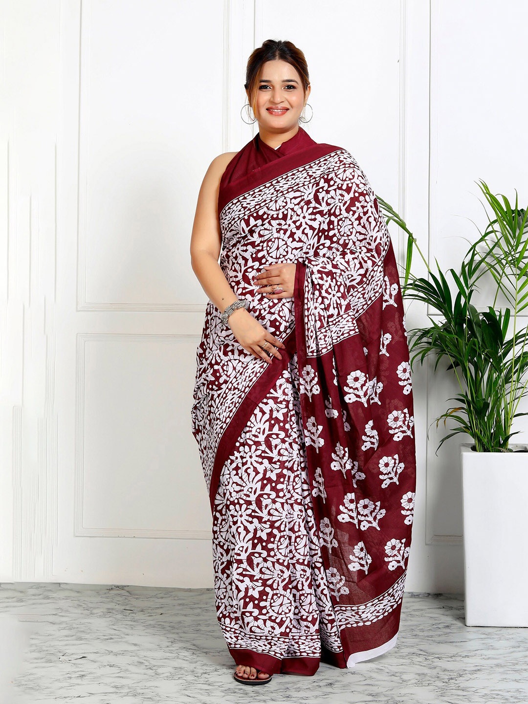 

NIKHILAM Floral Pure Cotton Block Print Saree, Maroon
