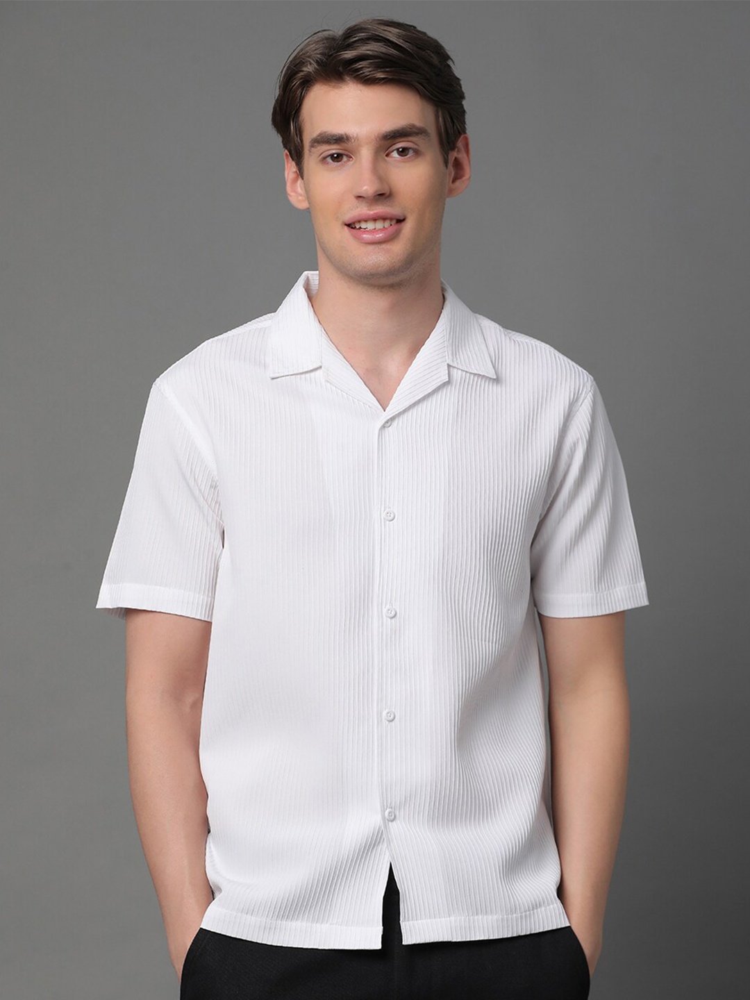 

Voroxy Modern Oversized Textured Cuban Collar Short Sleeves Casual Shirt, White