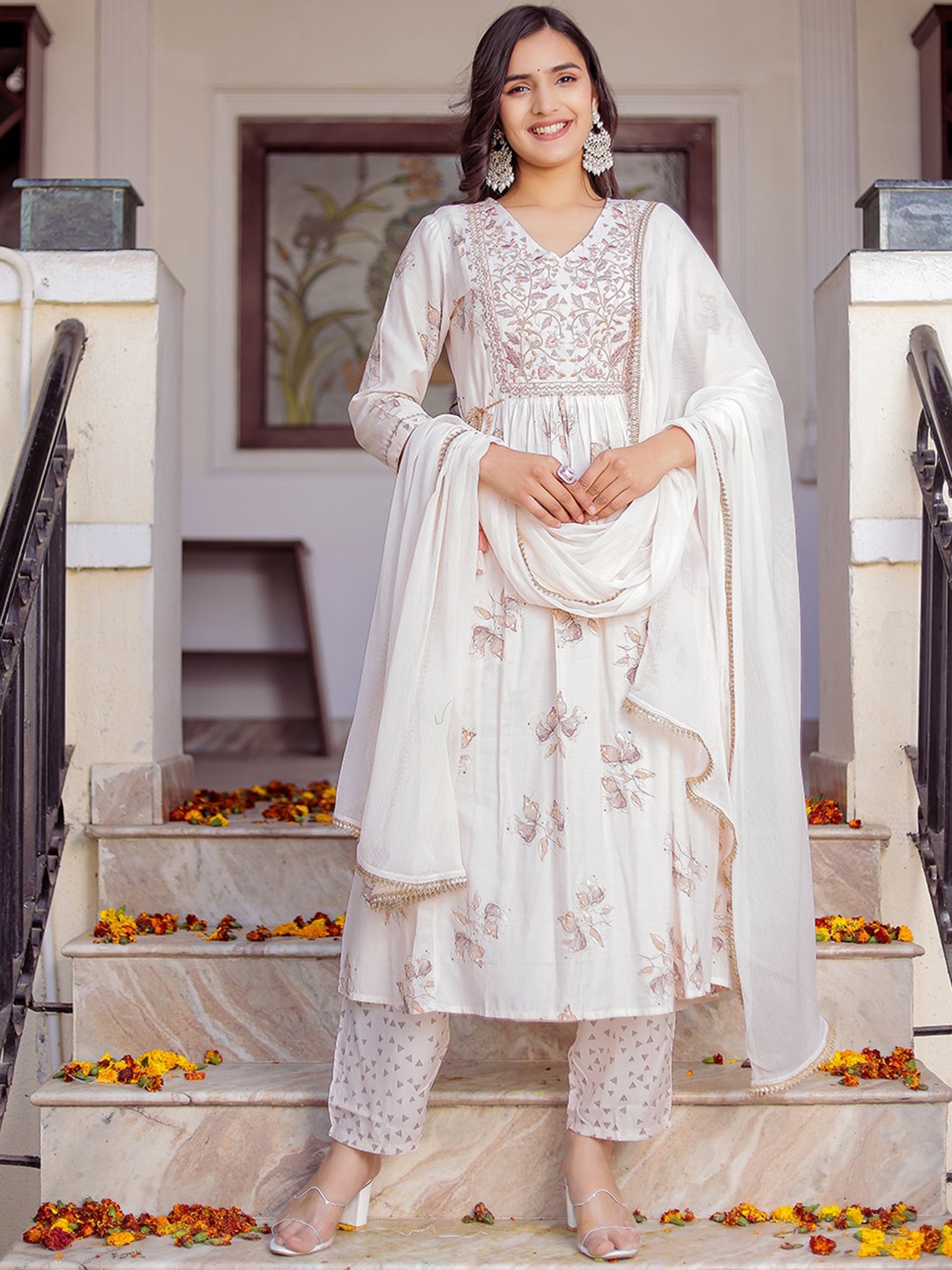 

Chandbaali Women Ethnic Motifs Embroidered Empire Thread Work Kurta with Pyjamas & With Dupatta, Peach