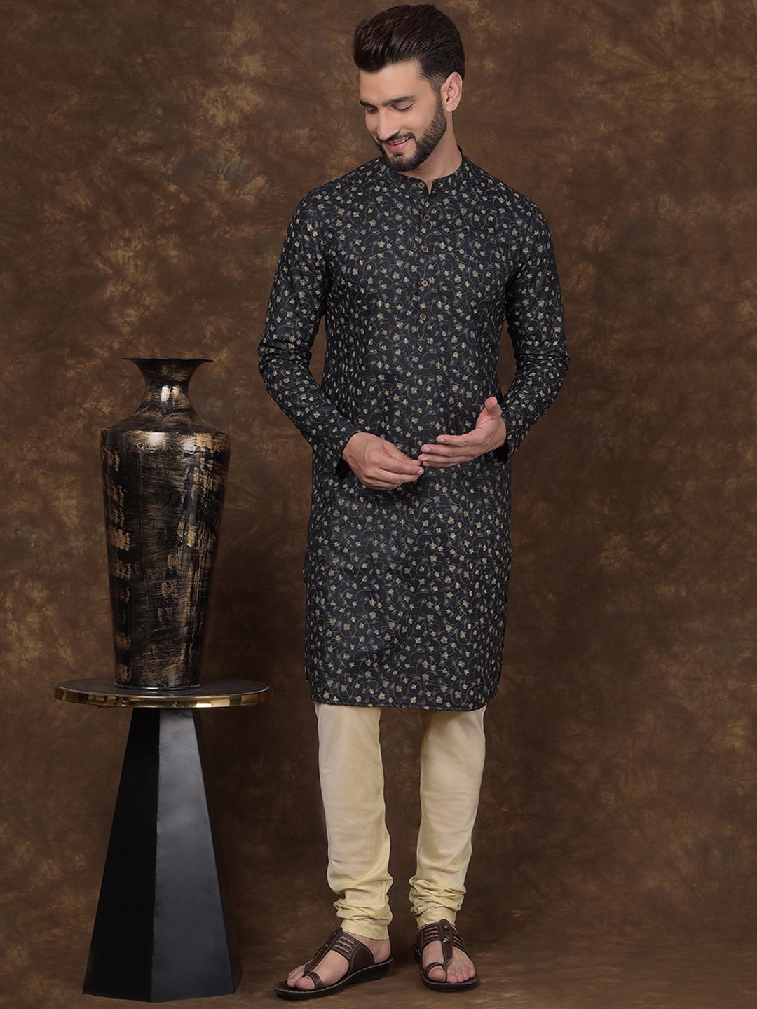 

DEYANN Men Ethnic Motifs Printed Regular Kurta with Churidar, Black