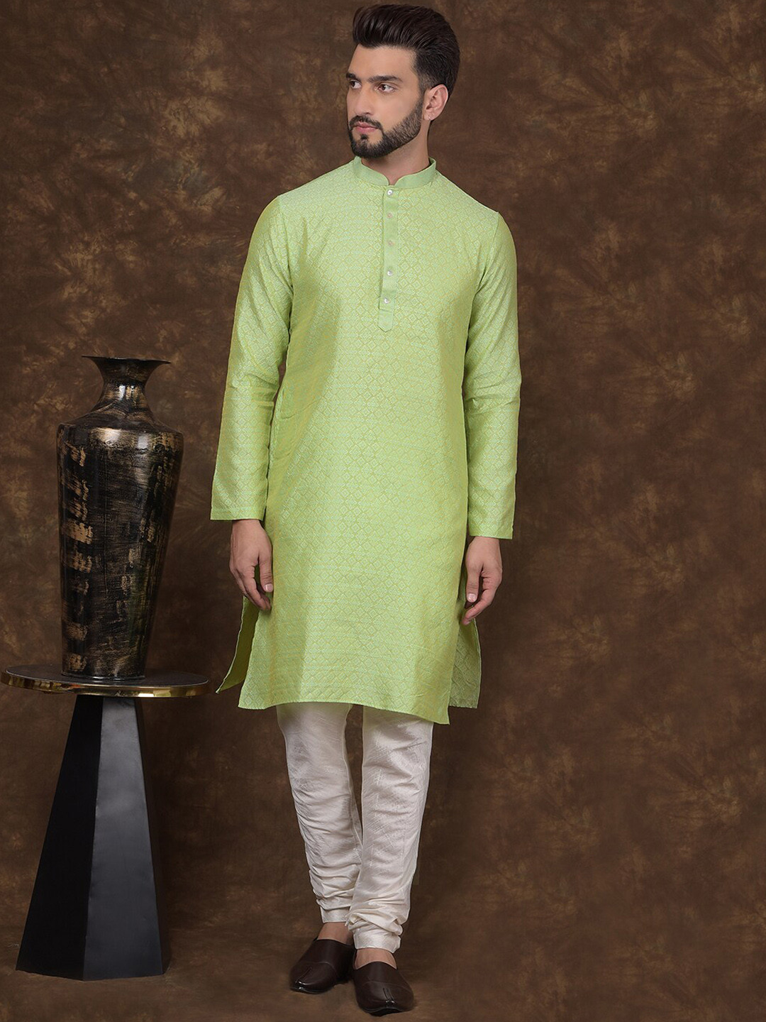 

DEYANN Men Regular Kurta with Churidar, Green