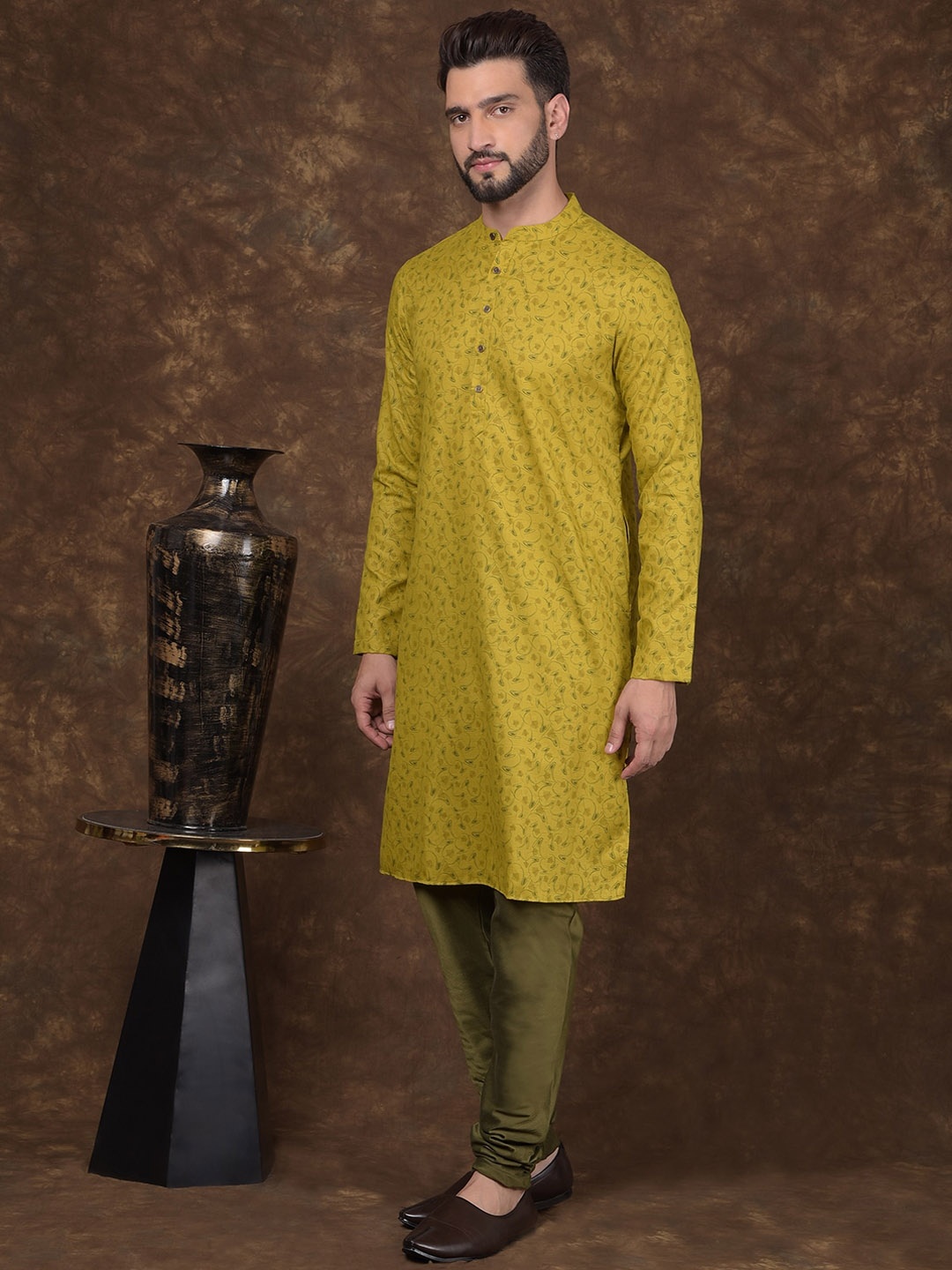 

DEYANN Men Ethnic Motifs Regular Kurta with Churidar, Green