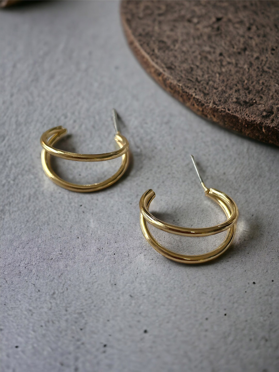 

ISHKAARA Gold-Plated Circular Half Hoop Earrings