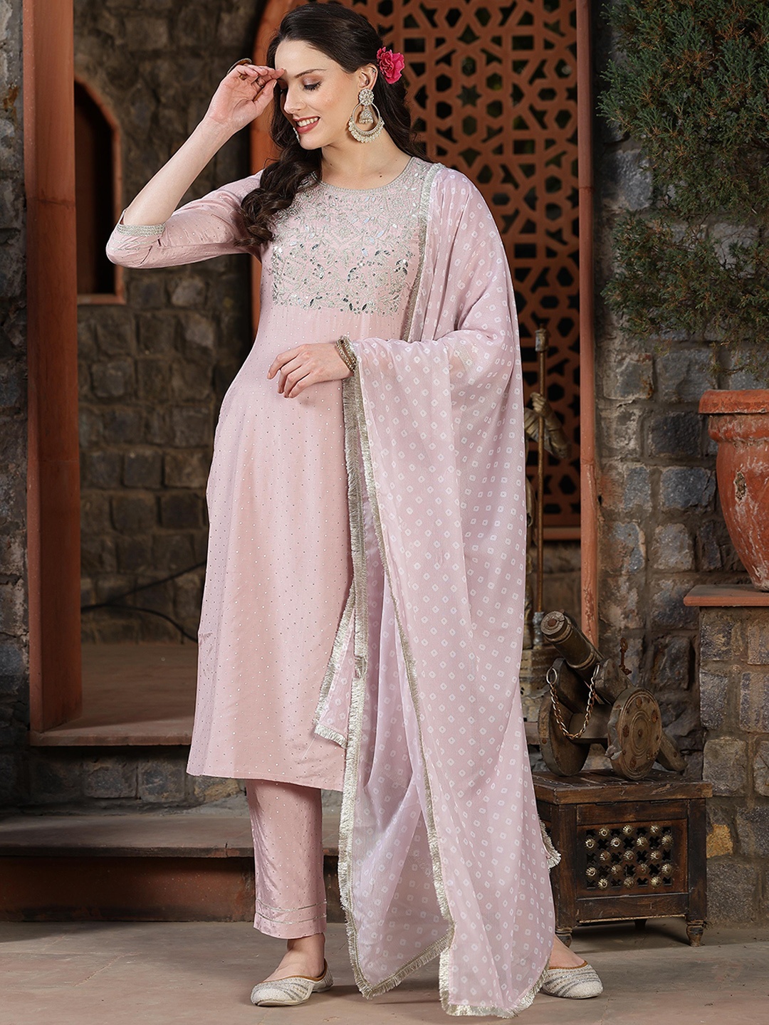 

HERE&NOW Women Ethnic Motifs Embroidered Regular Thread Work Kurta with Trousers & With Dupatta, Pink