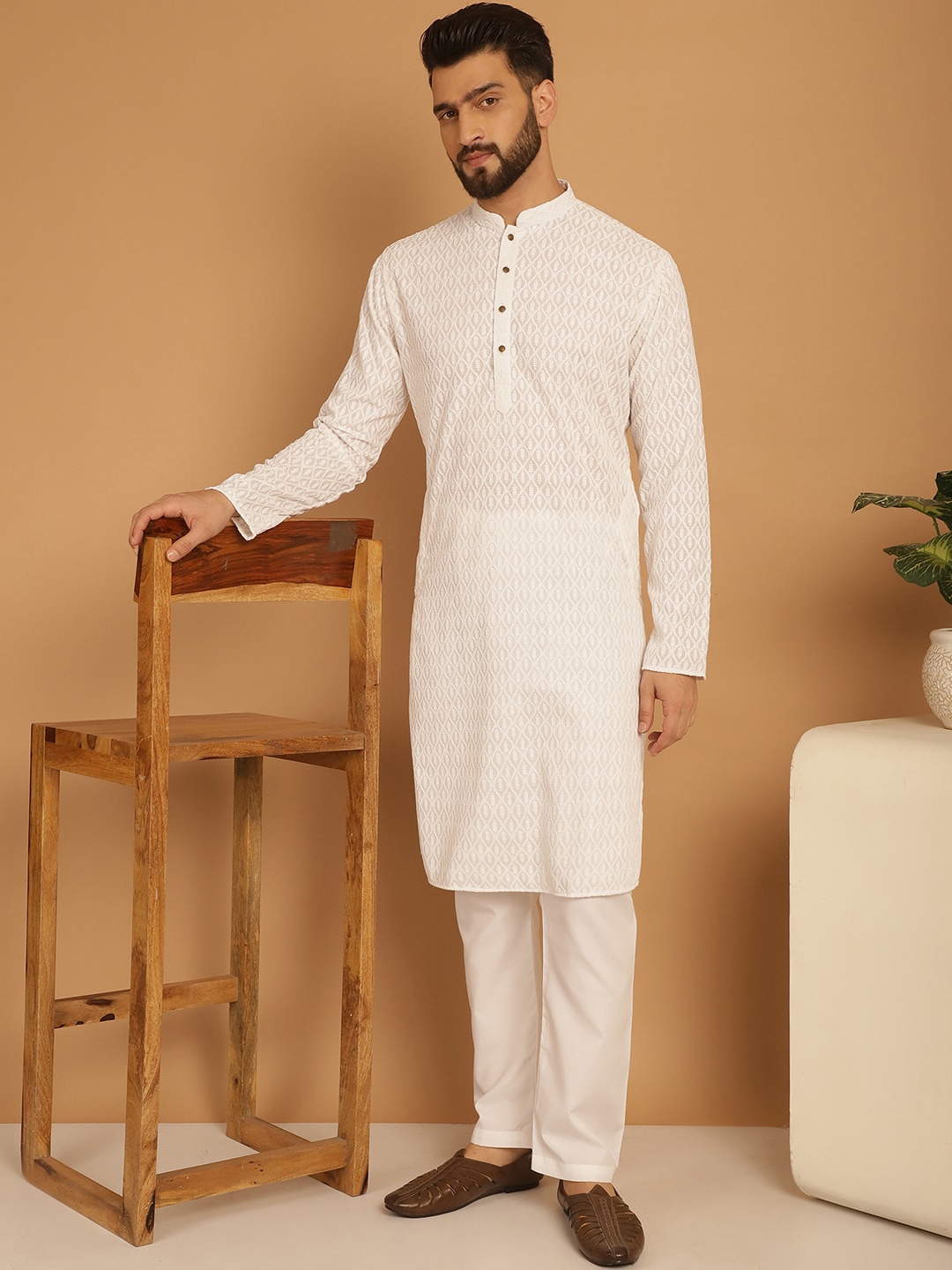 

TREEMODA Men Ethnic Motifs Embroidered Regular Thread Work Pure Cotton Kurta with Pyjamas, White