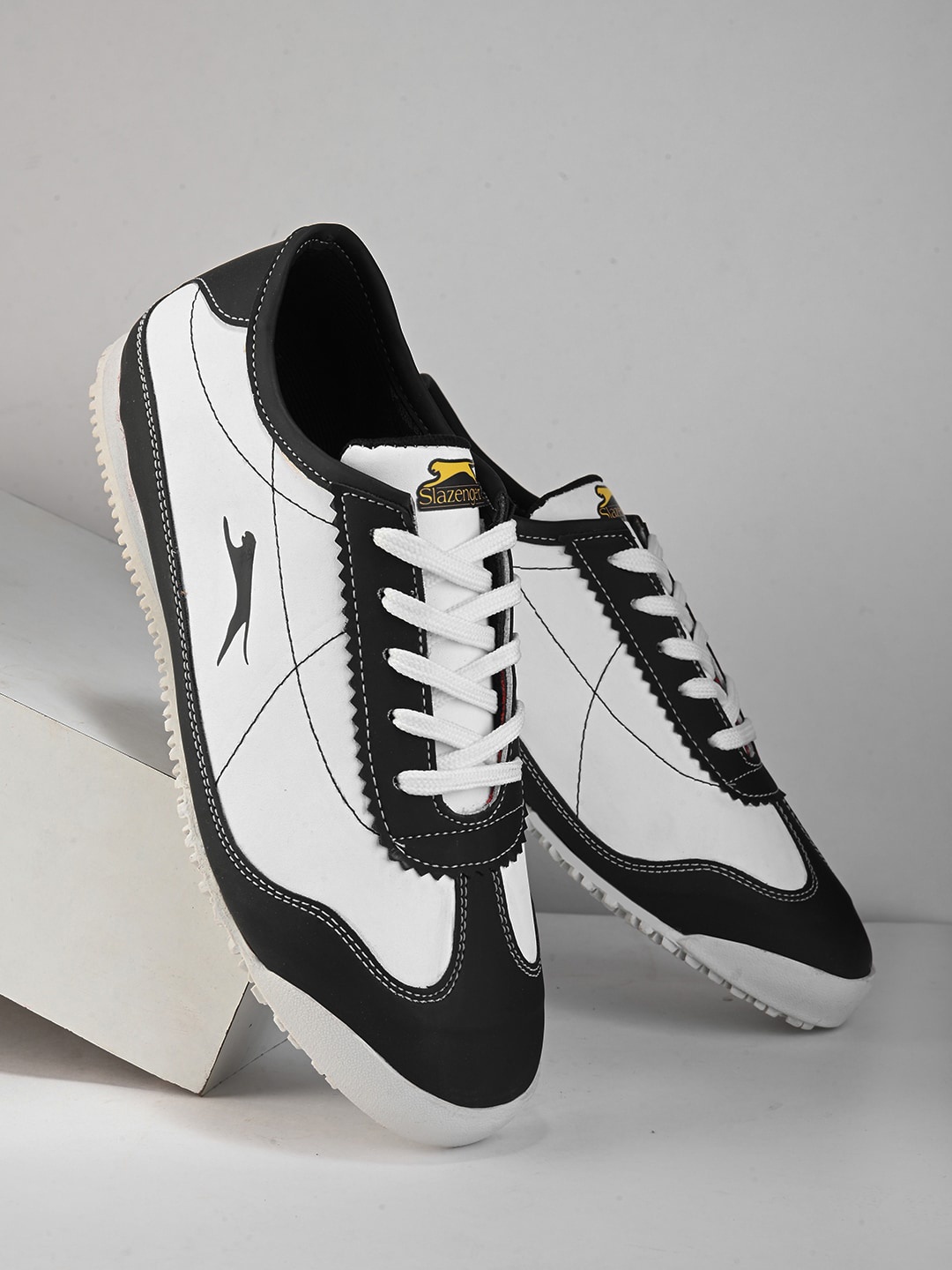 

Slazenger Men Colourblocked Comfort Insole Lace-Up Sneakers, White