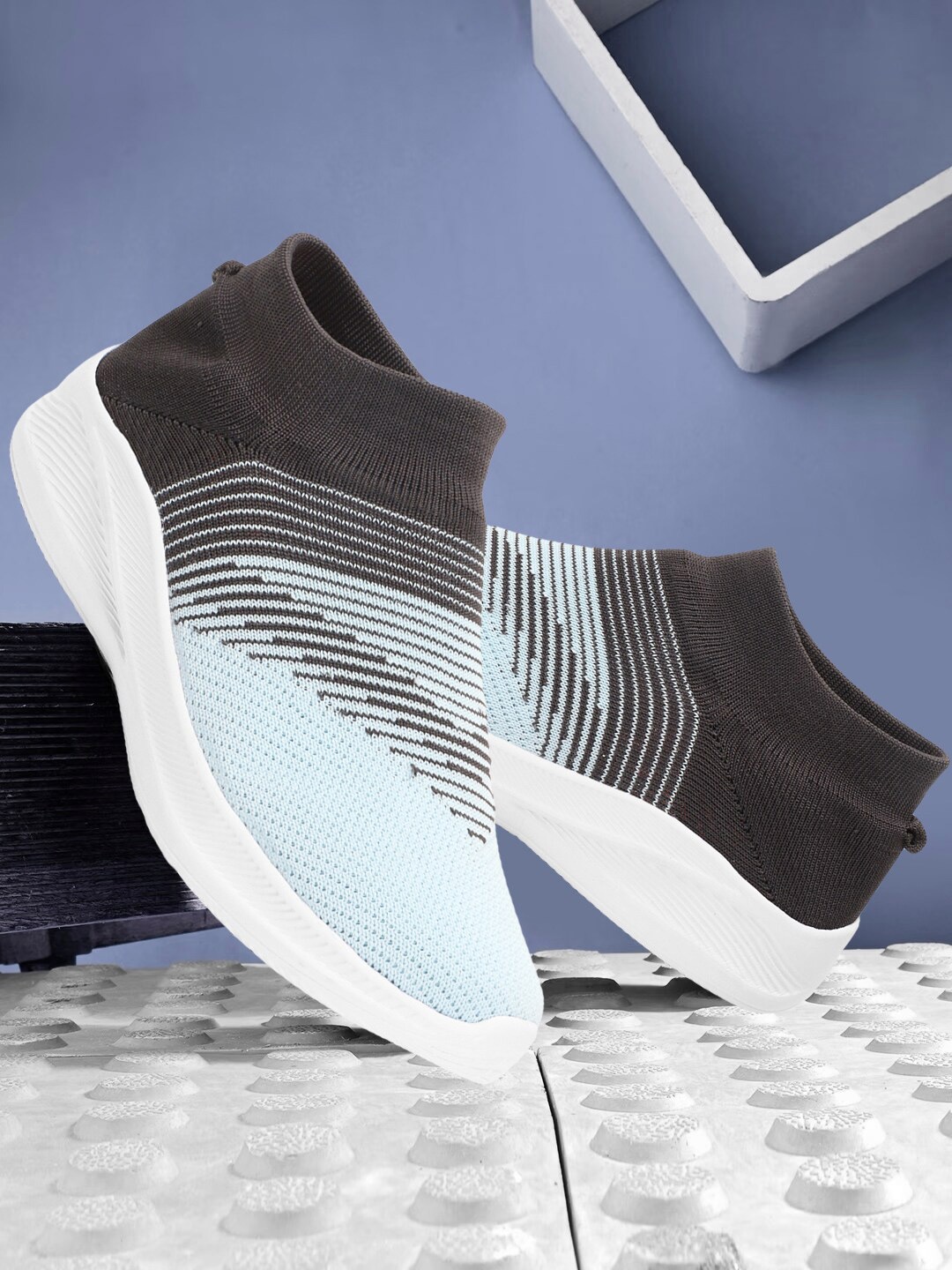 

HRX by Hrithik Roshan Men Textile Walking Shoes, Blue