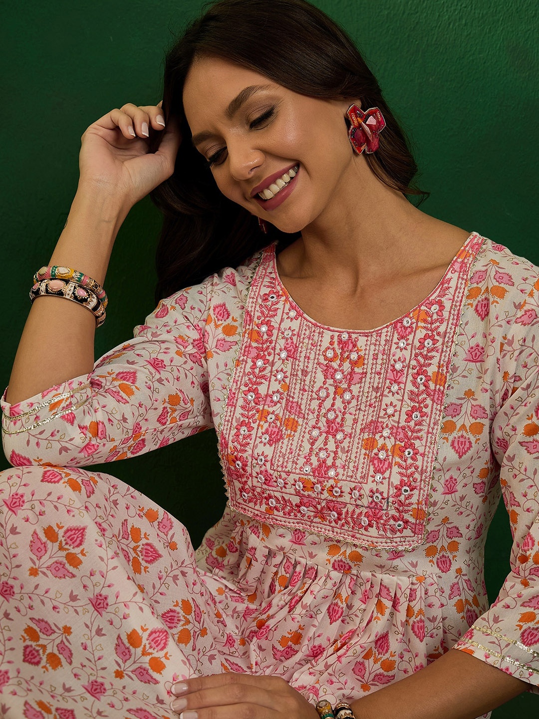 

Sangria Floral Printed Round Neck Kurta With Trousers, Pink