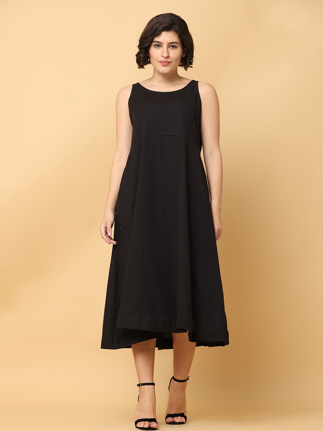 

BLACK & BLAH BLAH Women Relaxed Fit Solid Monochrome Midi Dress