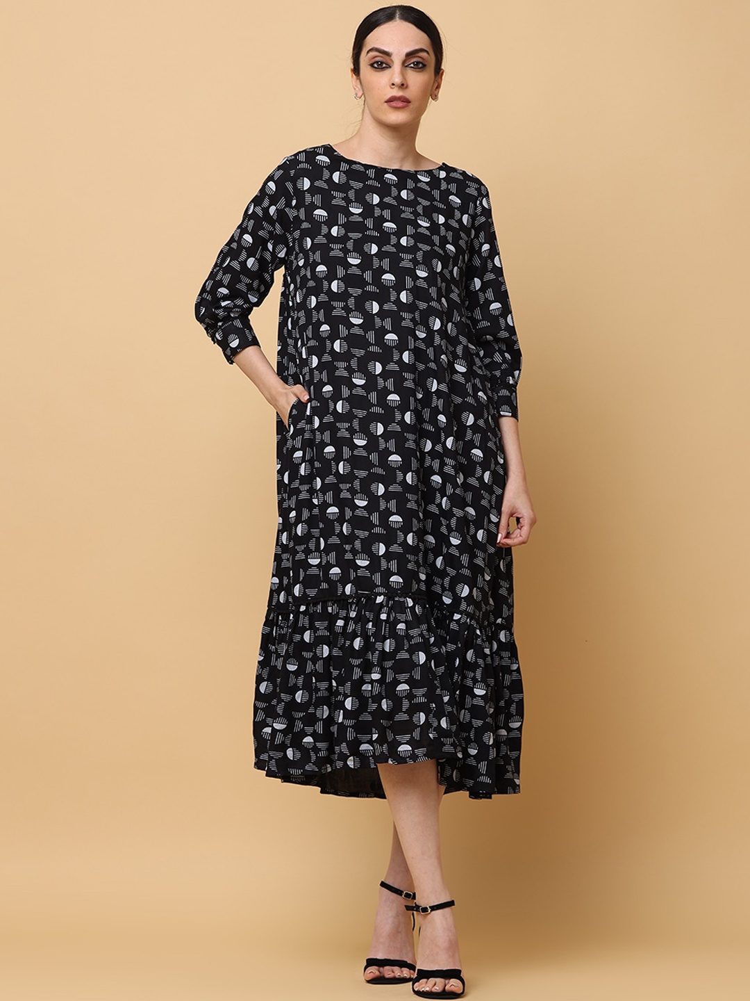 

BLACK & BLAH BLAH Relaxed Fit Floral Printed Tiered Liva Monochrome Midi Dress