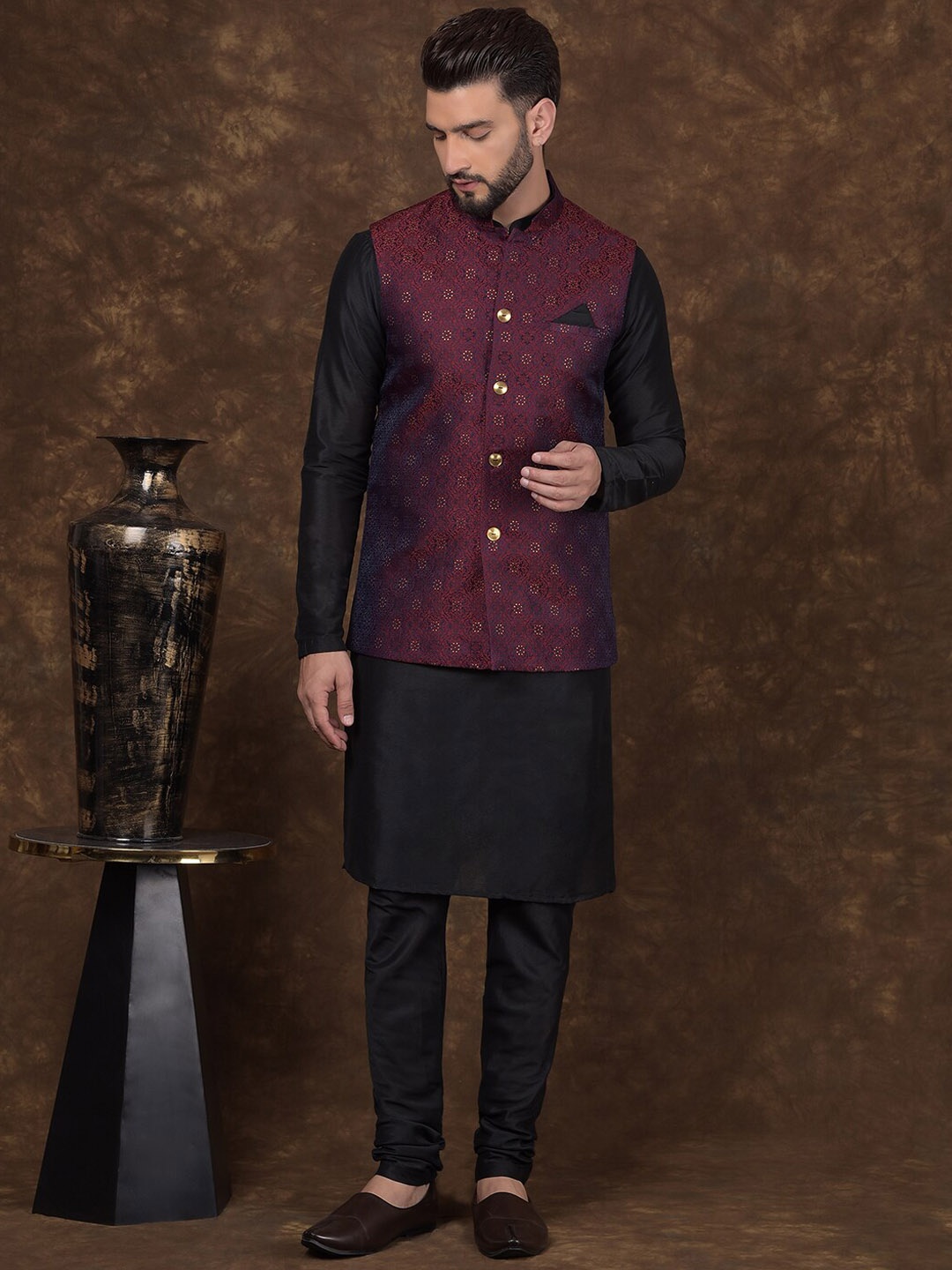 

DEYANN Men Regular Kurta with Churidar, Red
