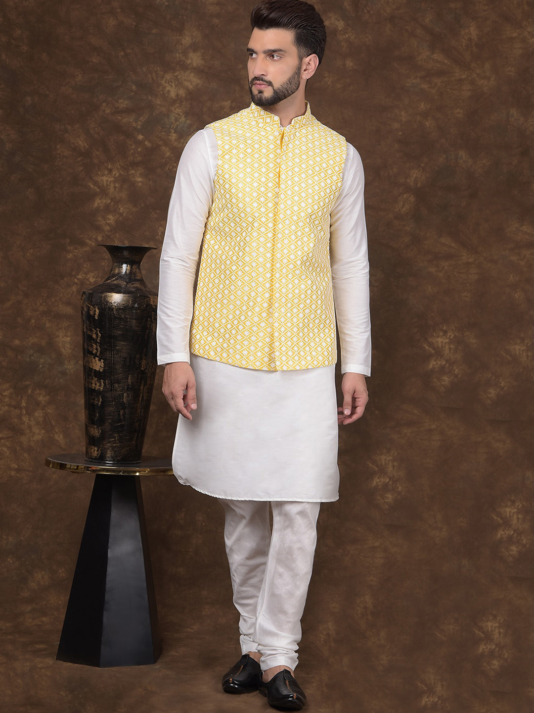 

DEYANN Men Regular Kurta with Churidar, Yellow