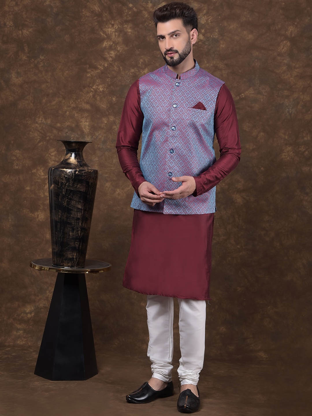 

DEYANN Men Regular Kurta with Churidar, Red