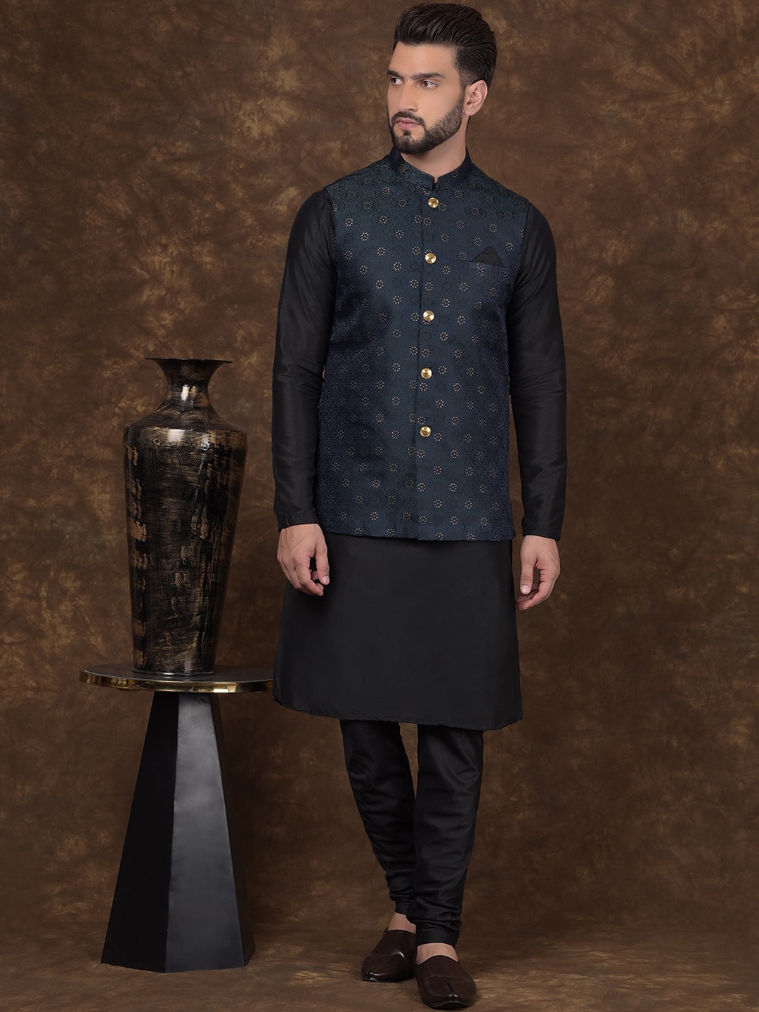

DEYANN Men Regular Kurta with Churidar, Black