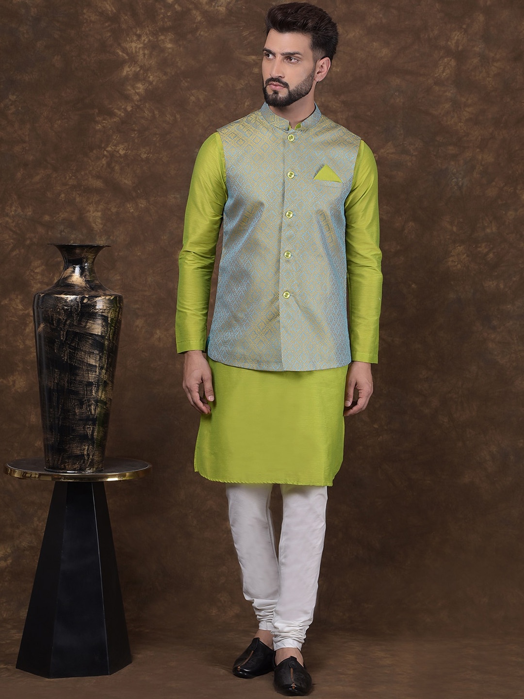 

DEYANN Men Regular Kurta with Churidar, Green