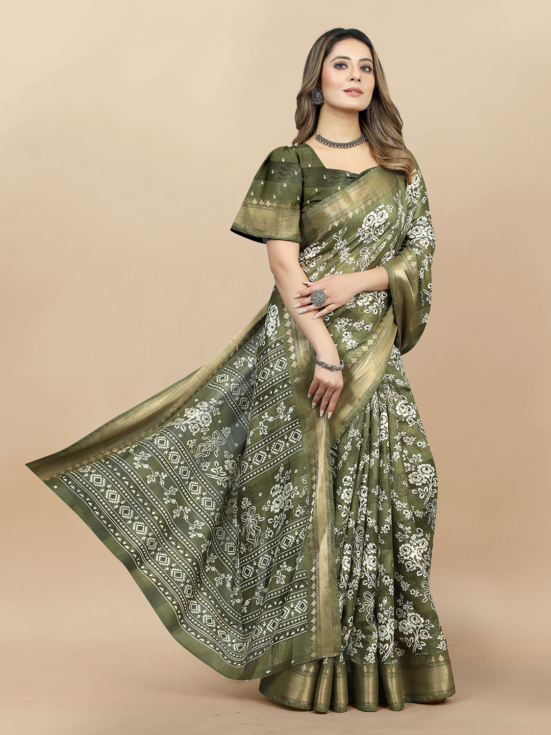 

V3 FASHION STUDIO Floral Zari Jamdani Saree, Green