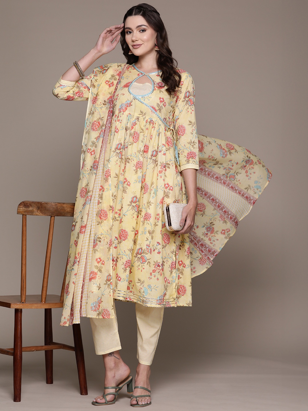 

Readiprint Floral Printed Empire Gotta Patti Pure Cotton Kurta Set, Yellow