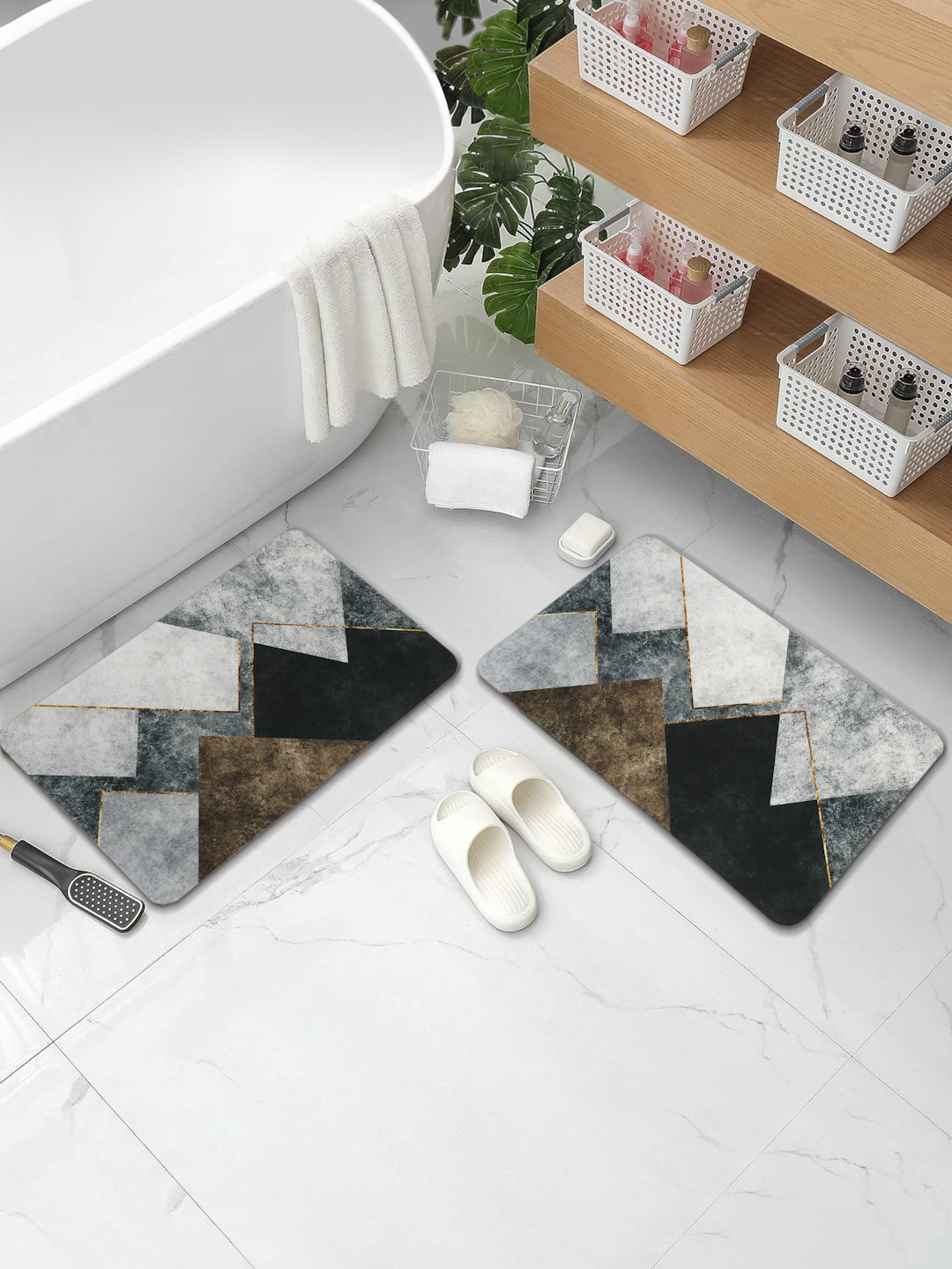 

Aura 2-Pcs Grey & Black Geometric Printed Water Absorbent Bath Rugs