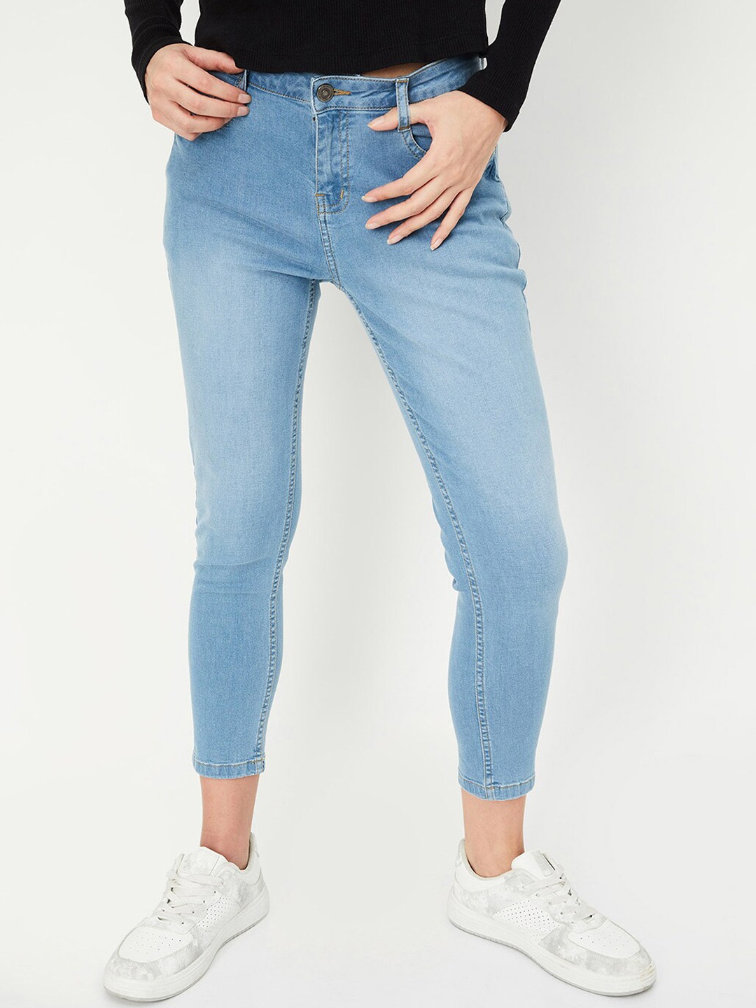

max Women Light Fade Clean Look Stretchable Cropped Jeans, Blue