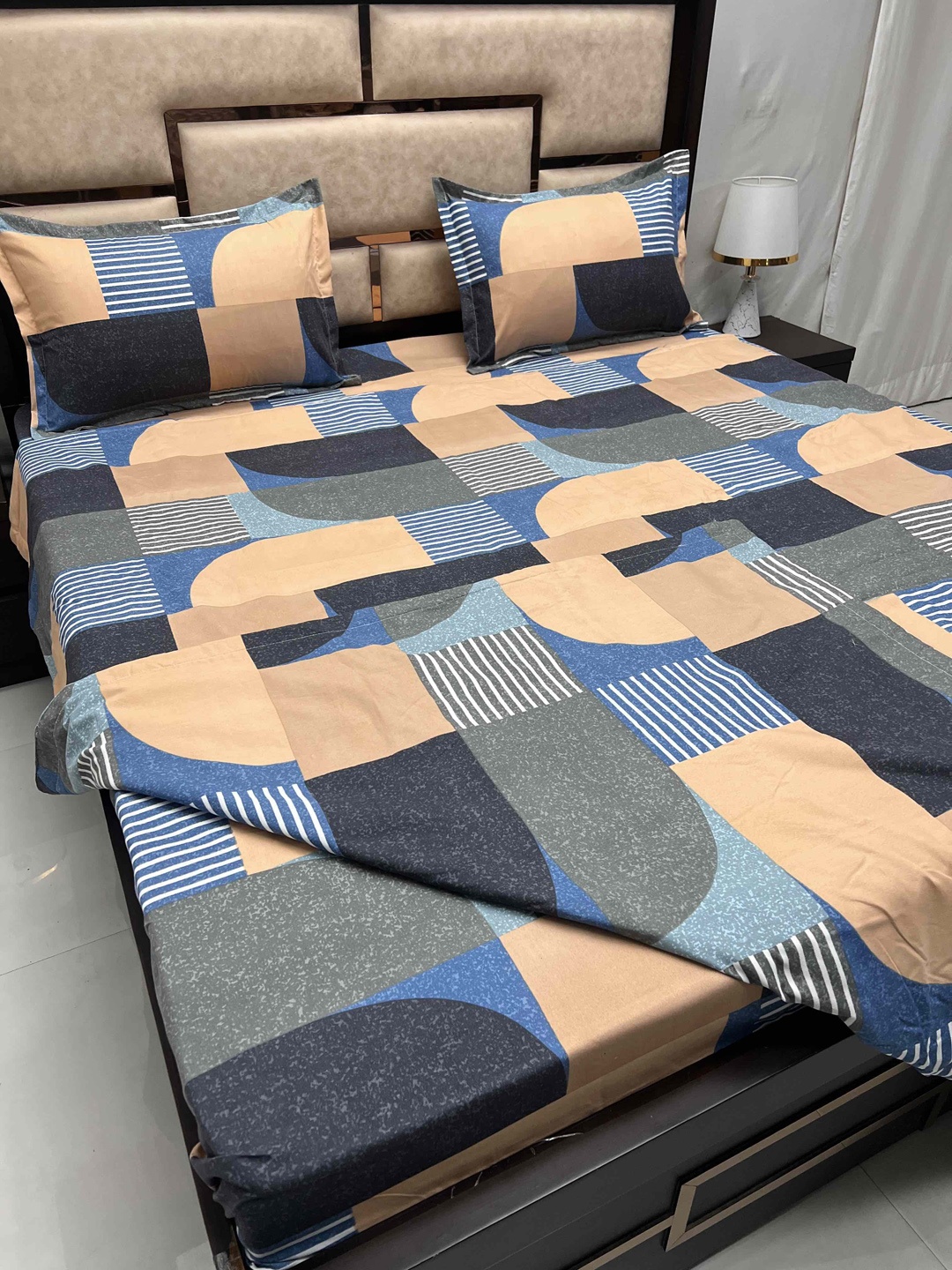 

Pure Decor Bedding of 4 Pieces Bedsheet Set 2.28m X 2.54m With Comforter 2.21m X 2.46m, Grey