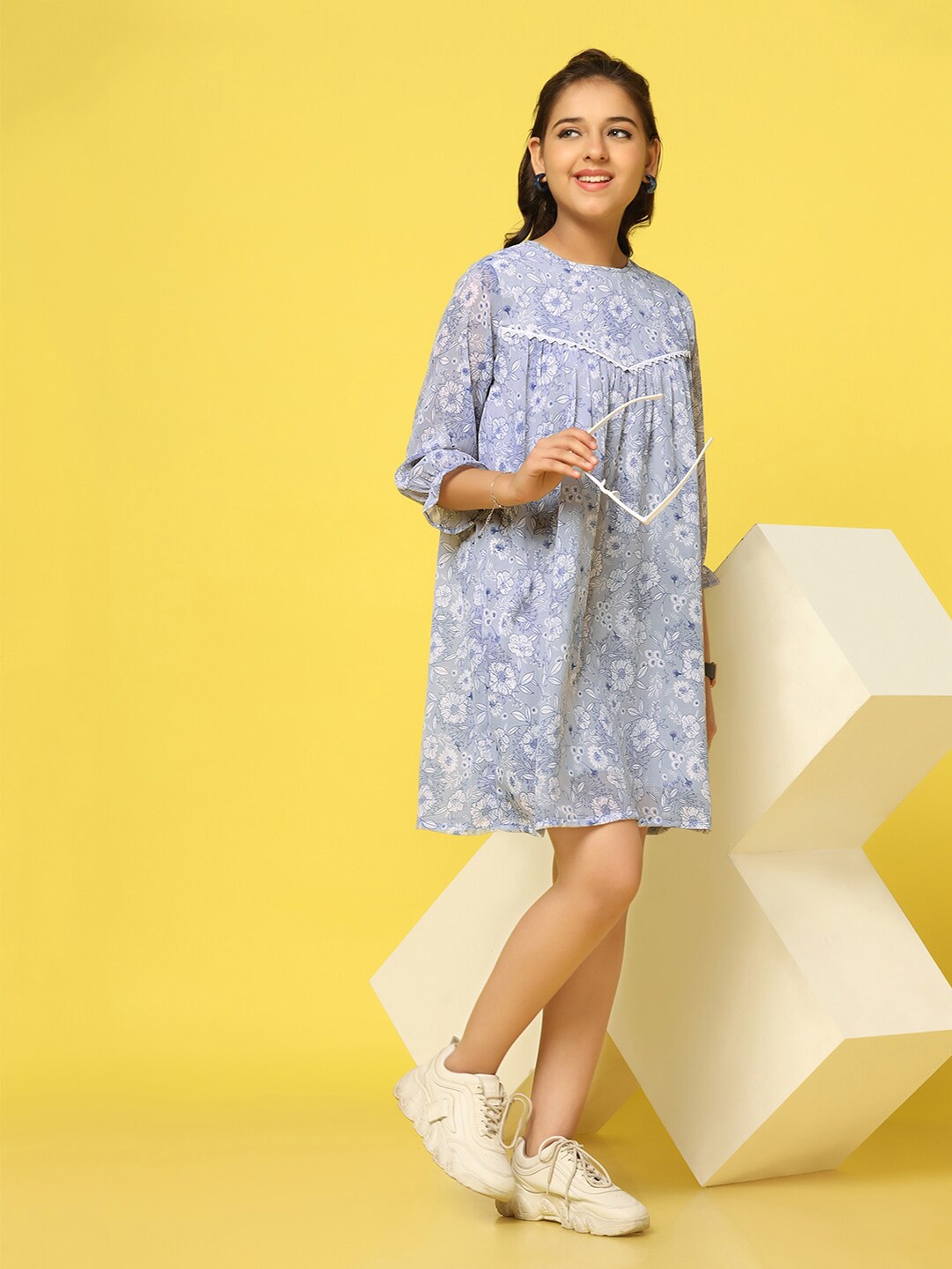 

FASHION DREAM Floral Printed Bell Sleeves Chiffon A-Line Dress, Grey