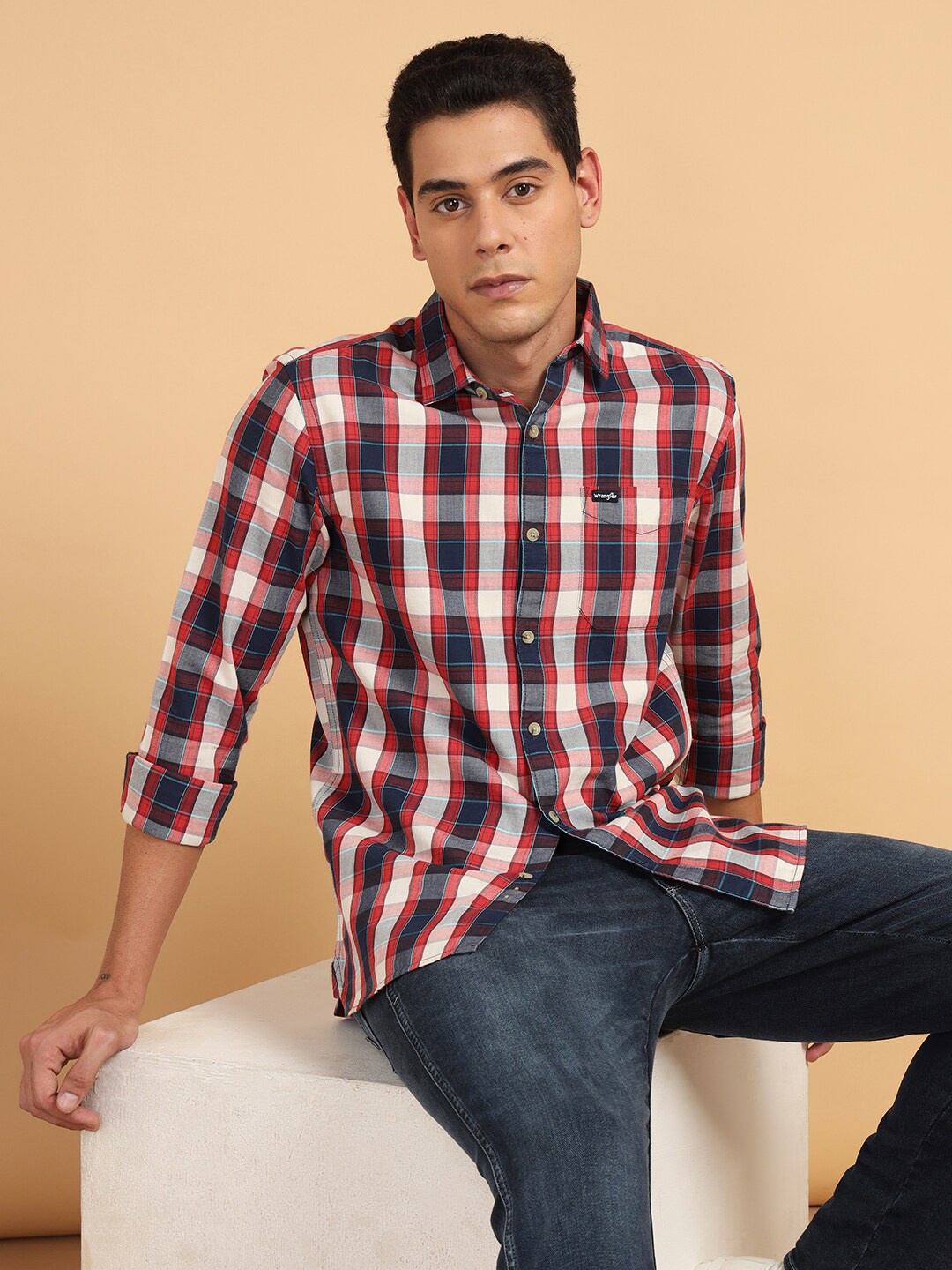 

Wrangler Checked Spread Collar Cotton Curved Casual Shirt, Red
