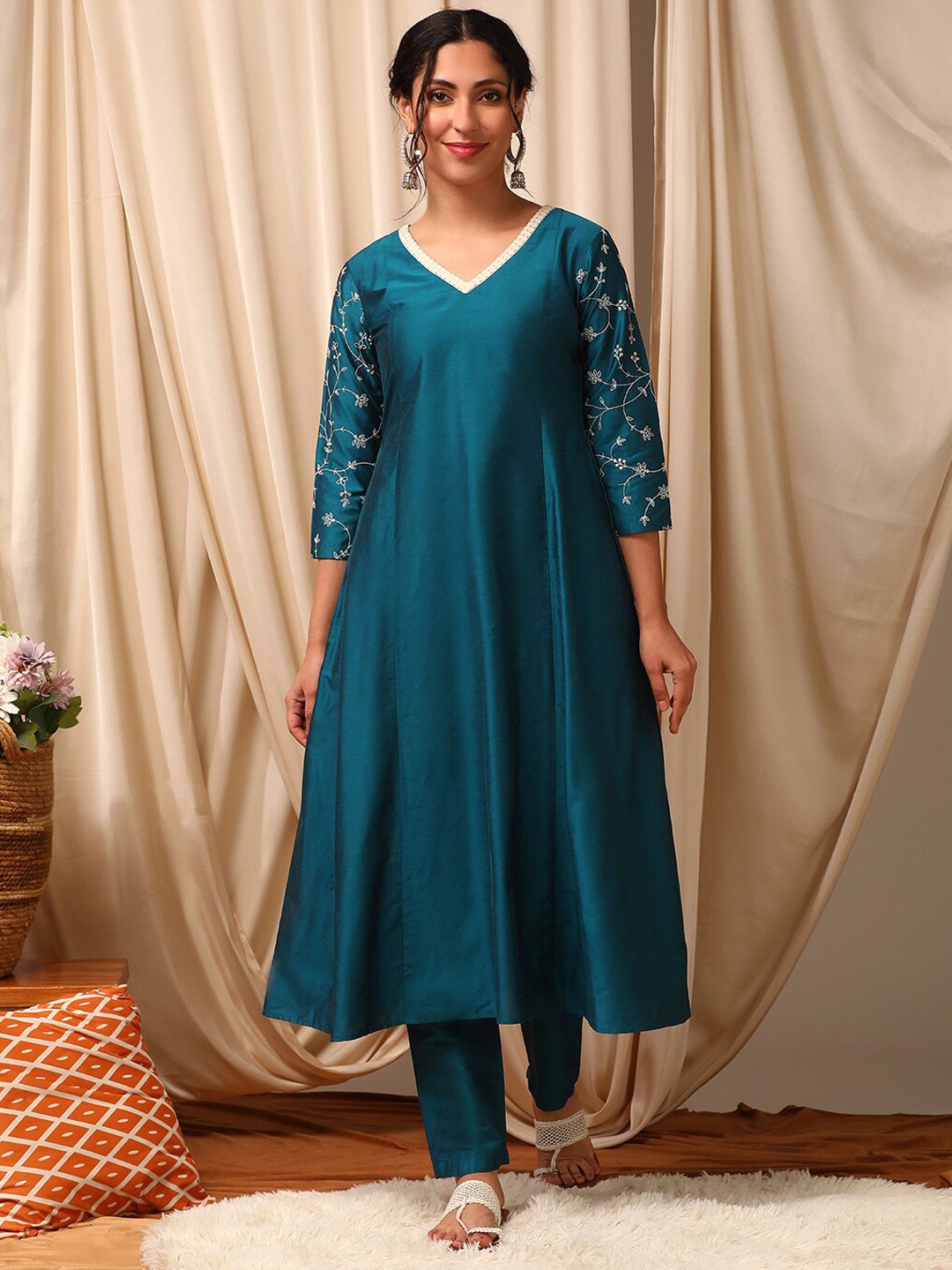 

Inddus Women Panelled Thread Work Pure Silk Kurta with Trousers, Teal