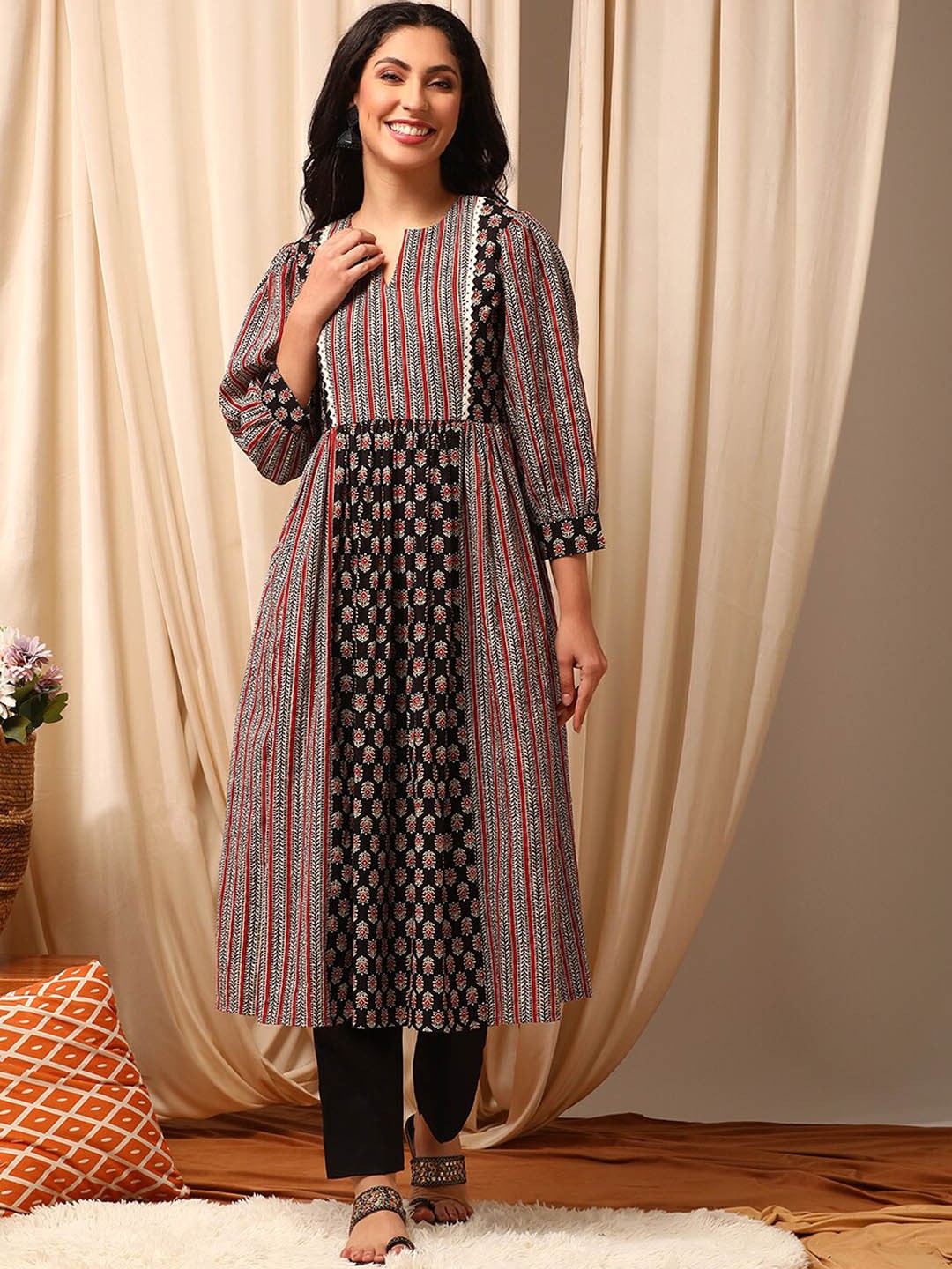 

Inddus Women Floral Printed Panelled Gotta Patti Kurta with Trousers, Black