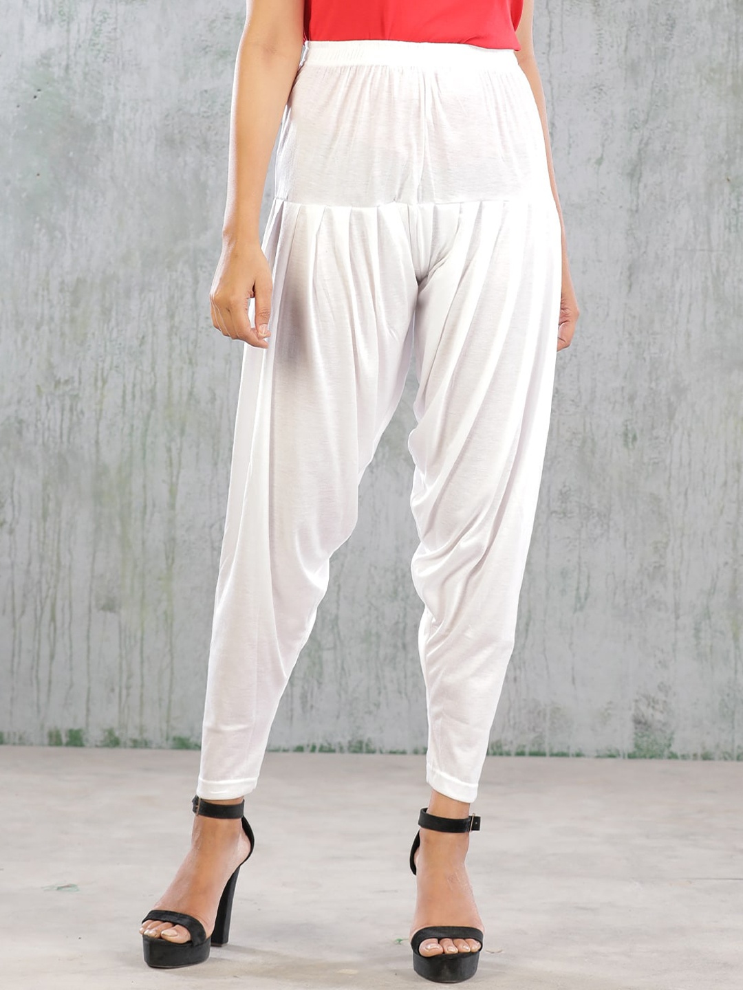 

BAESD Loose-Fit Mid-Rise Patiala, White