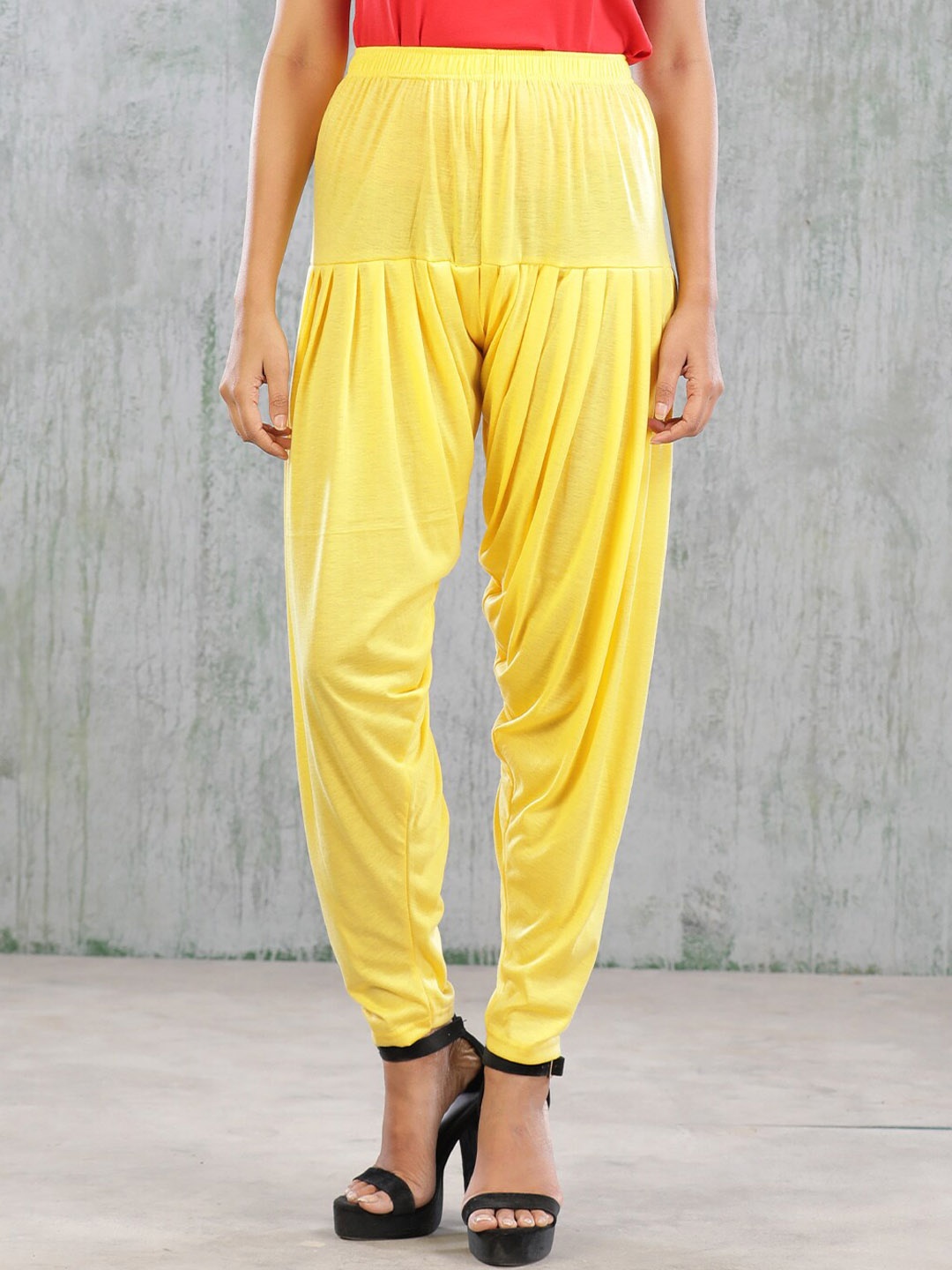 

BAESD Loose-Fit Mid-Rise Patiala, Yellow