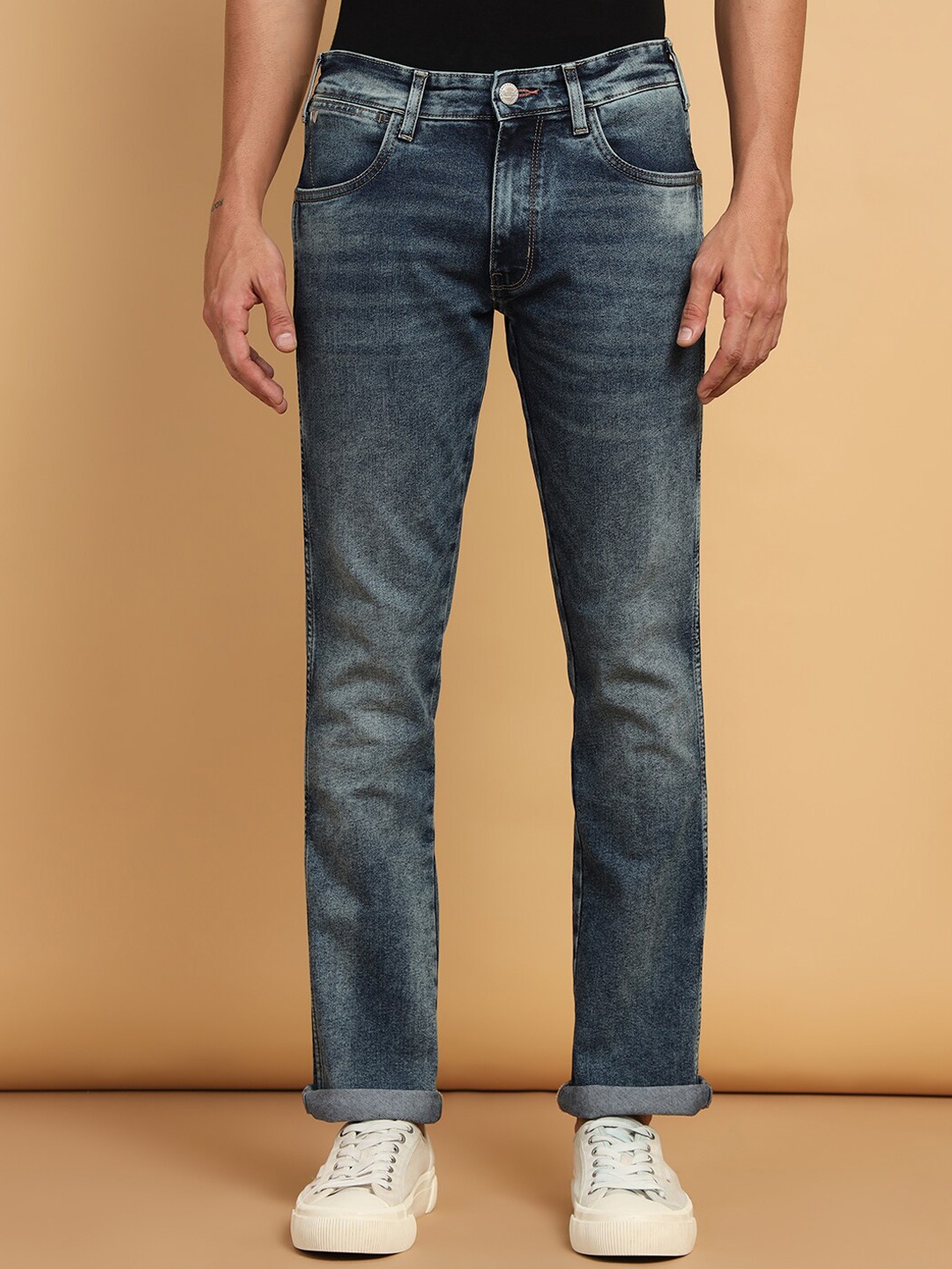 

Wrangler Men Millard Low Distress Heavy Fade Stretchable Jeans, Blue