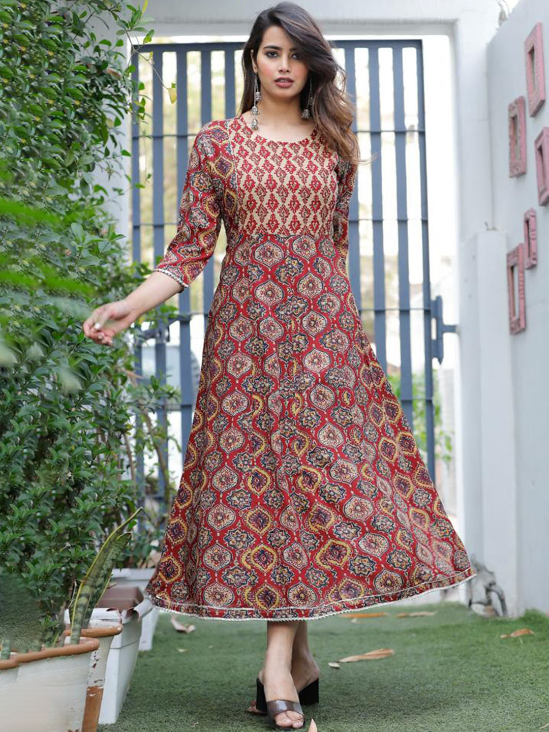 

DARVIKAA COLLECTION Women Printed Flared Sleeves Sequinned Anarkali Kurta, Maroon