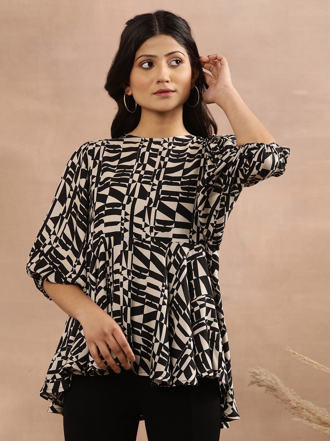 

W Beige & Black Geometric Printed A-Line Top