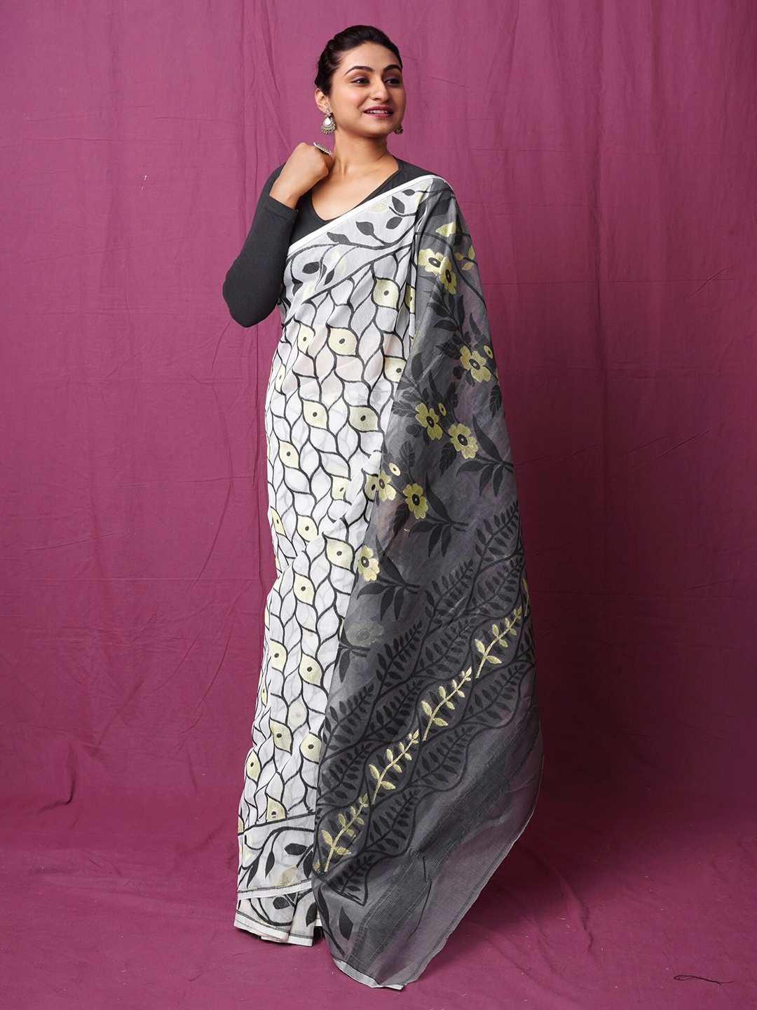 

Unnati Silks Ethnic Motifs Pure Cotton Handloom Jamdani Saree, White