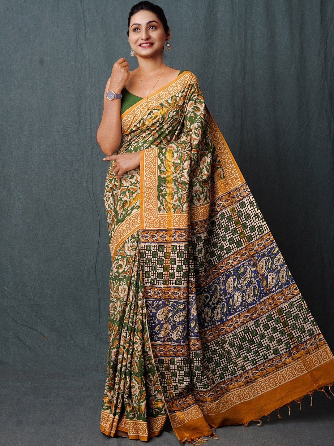 

Unnati Silks Floral Silk Blend Handloom Bagru Saree, Green