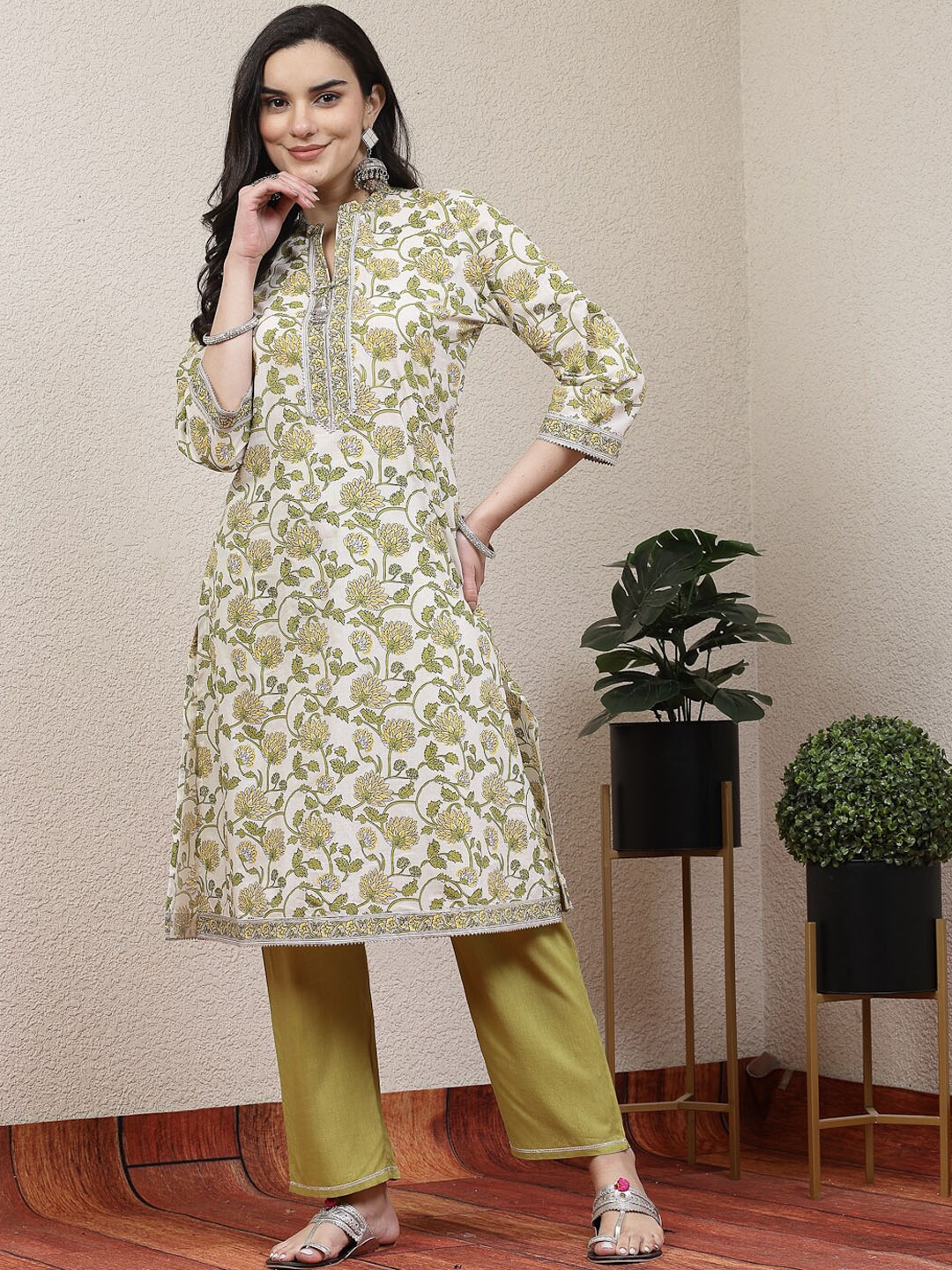 

Nayam By Lakshita Floral Printed Mandarin Collar Regular Kurta with Trousers, Yellow